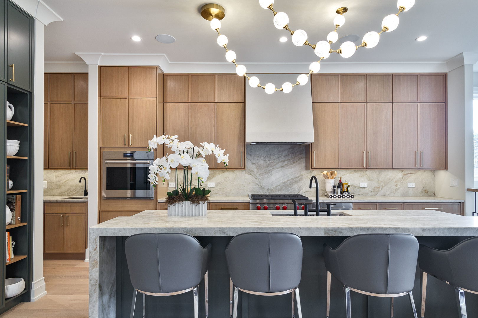 1633 W Balmoral Avenue