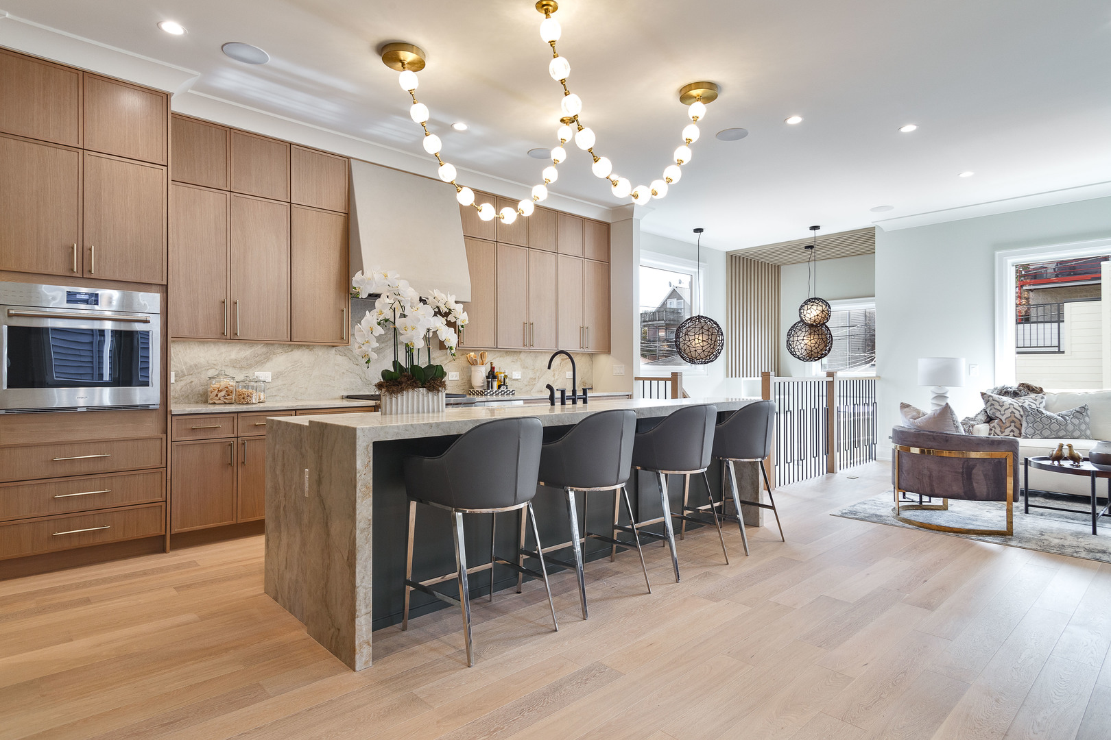 1633 W Balmoral Avenue