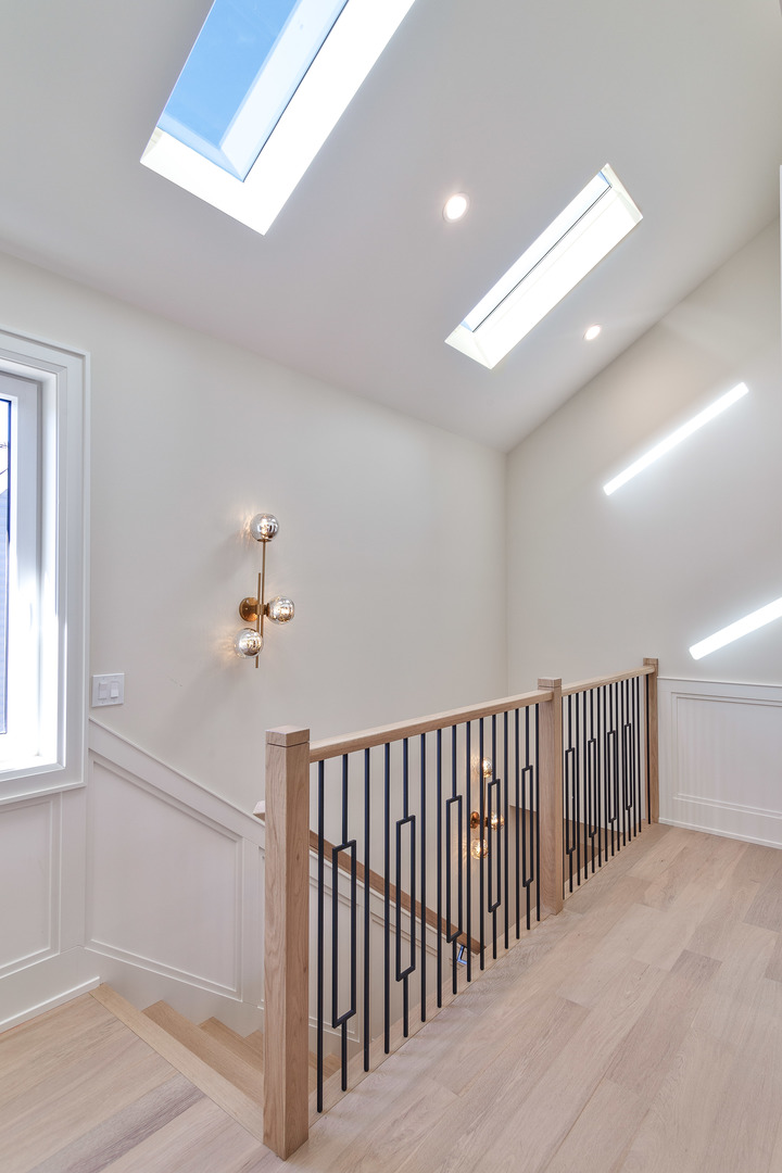 1633 W Balmoral Avenue