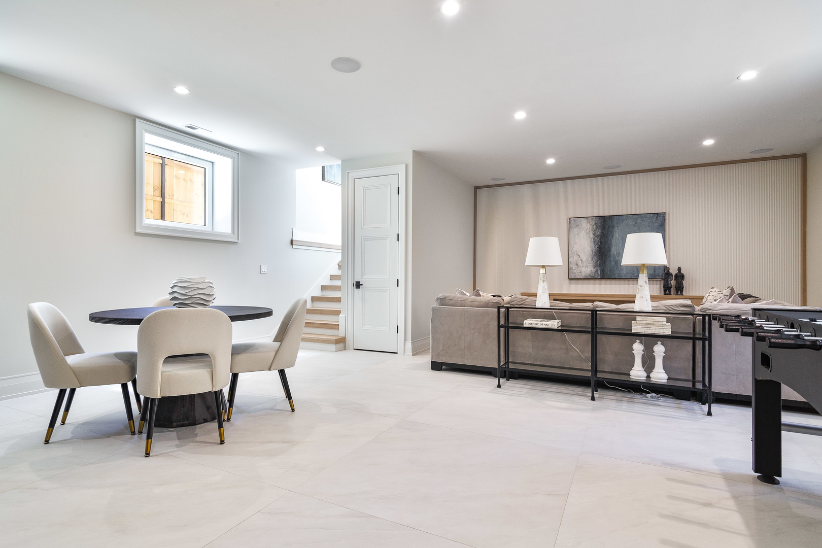 1633 W Balmoral Avenue