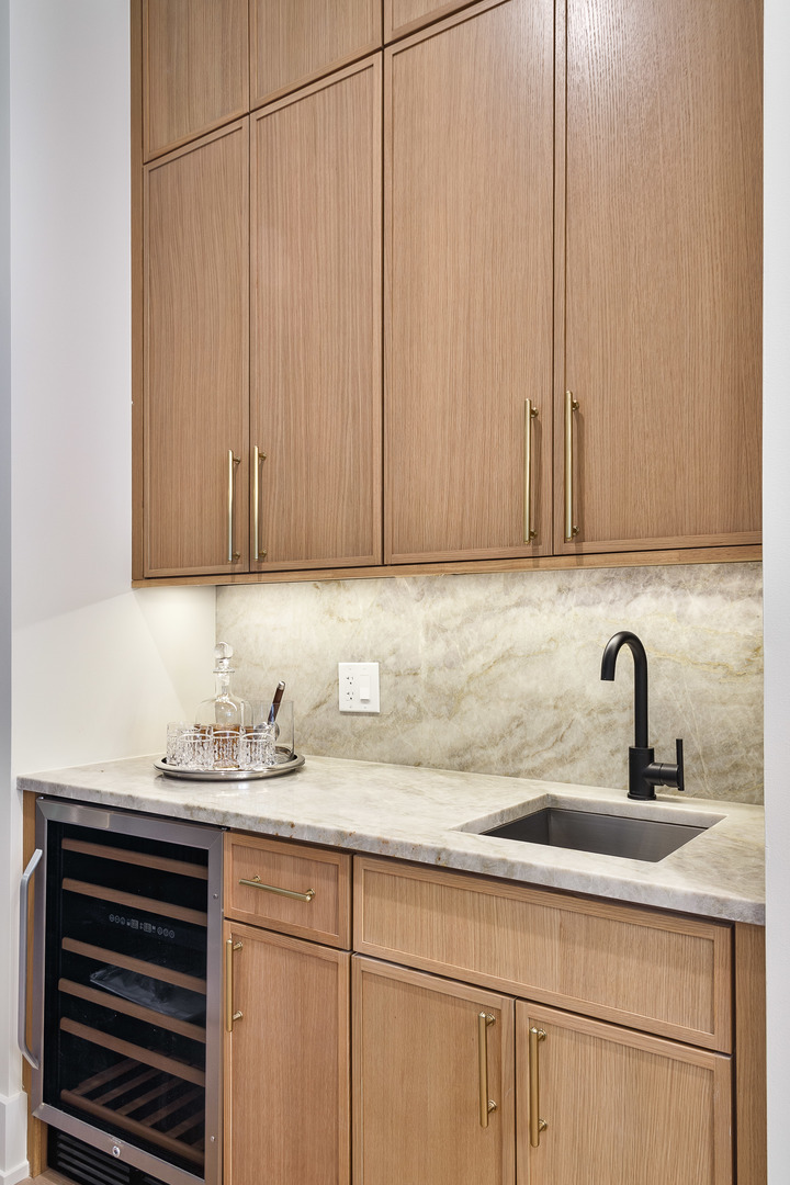 1633 W Balmoral Avenue