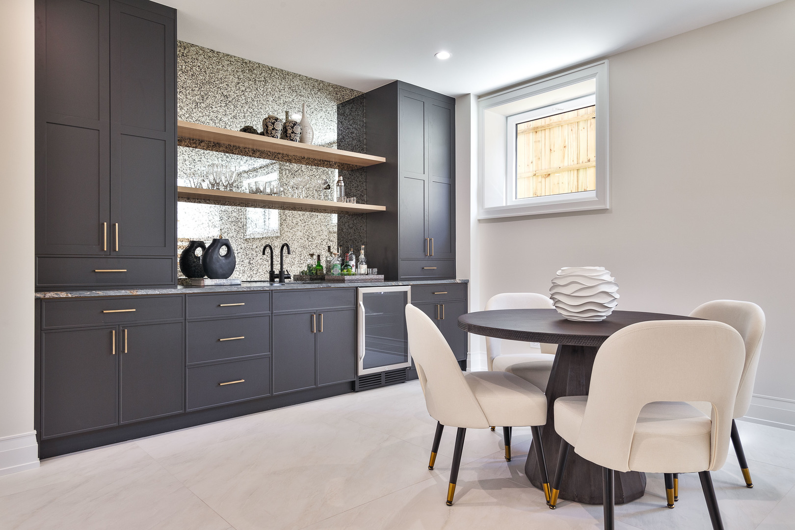 1633 W Balmoral Avenue