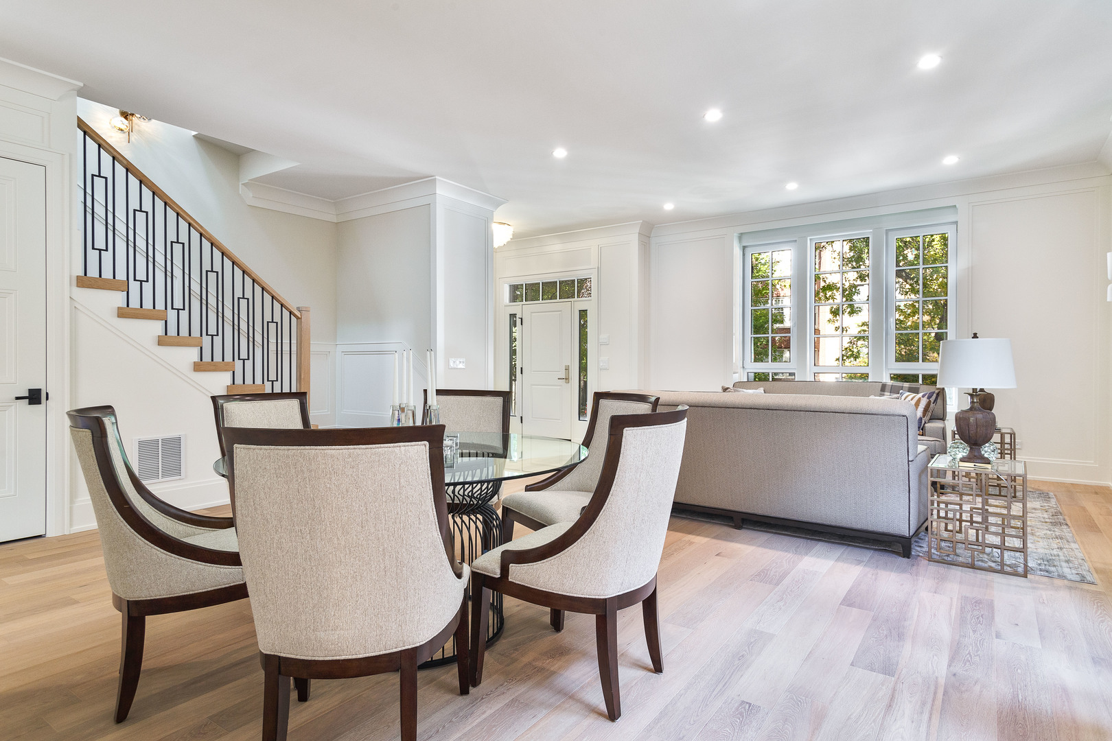 1633 W Balmoral Avenue