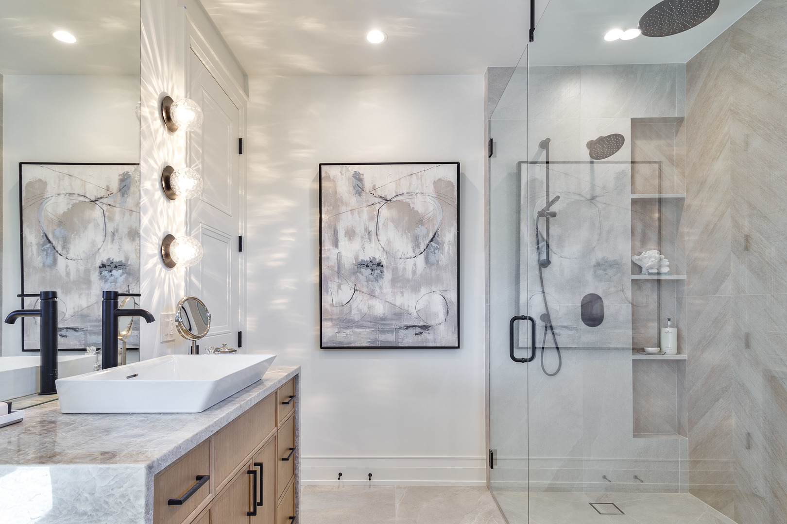 1633 W Balmoral Avenue