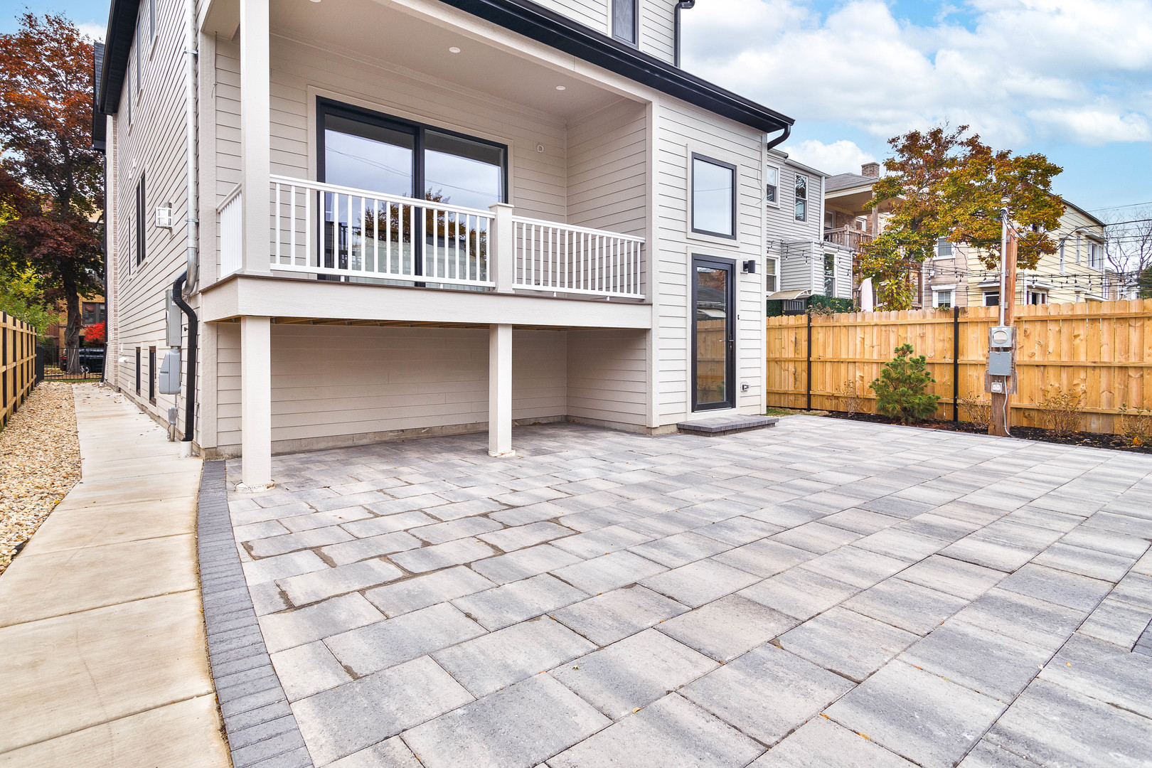 1633 W Balmoral Avenue