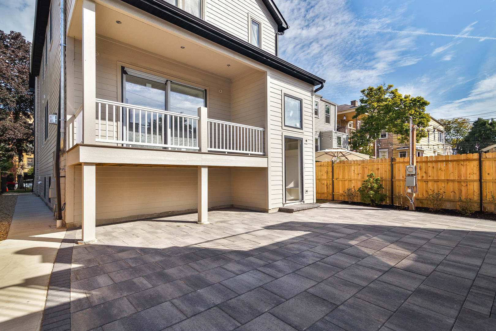 1633 W Balmoral Avenue