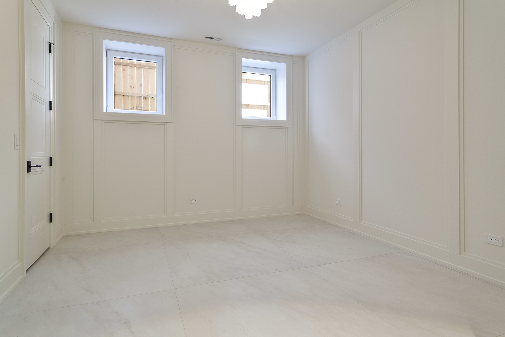 1633 W Balmoral Avenue