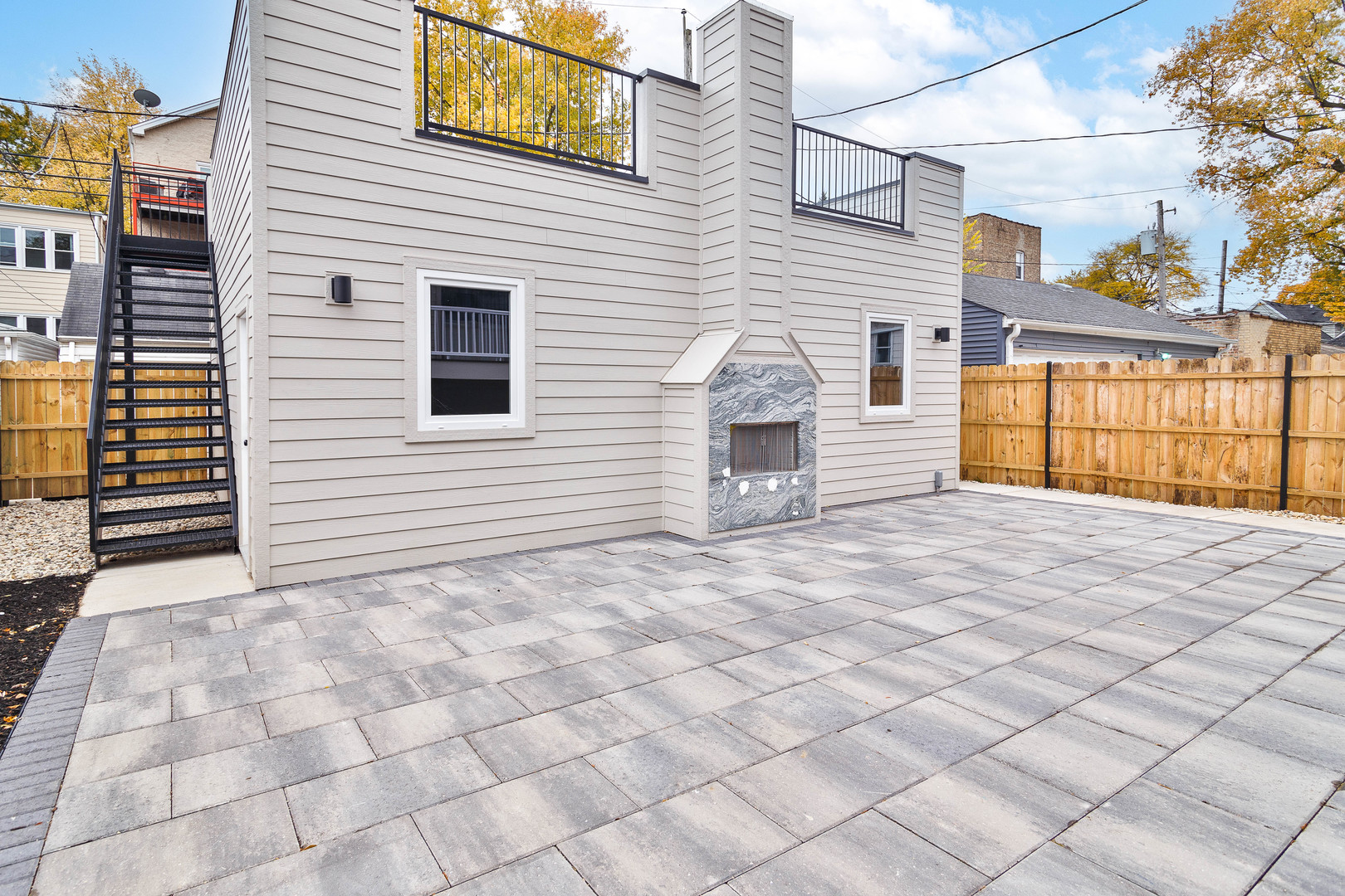 1633 W Balmoral Avenue