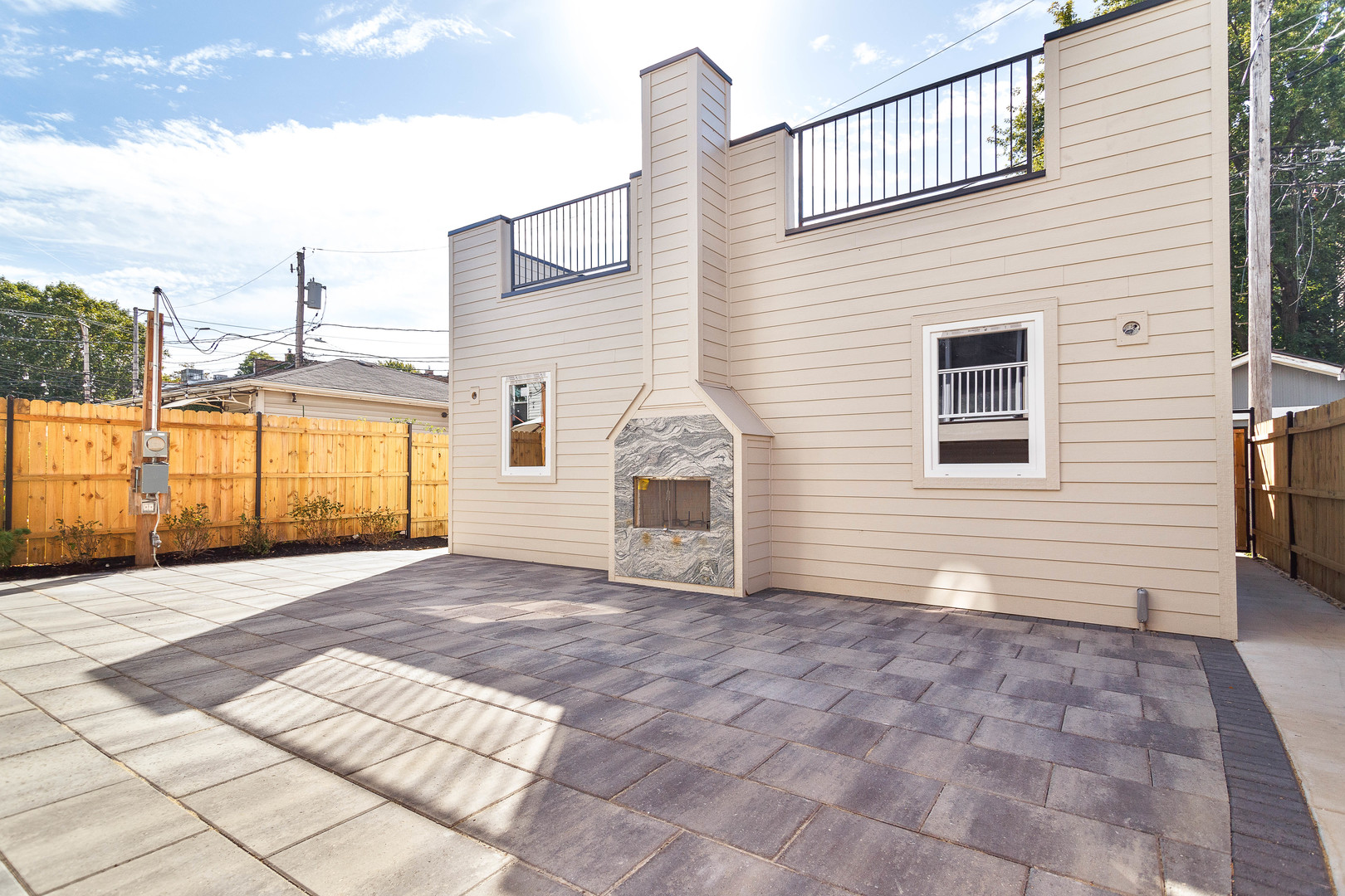 1633 W Balmoral Avenue