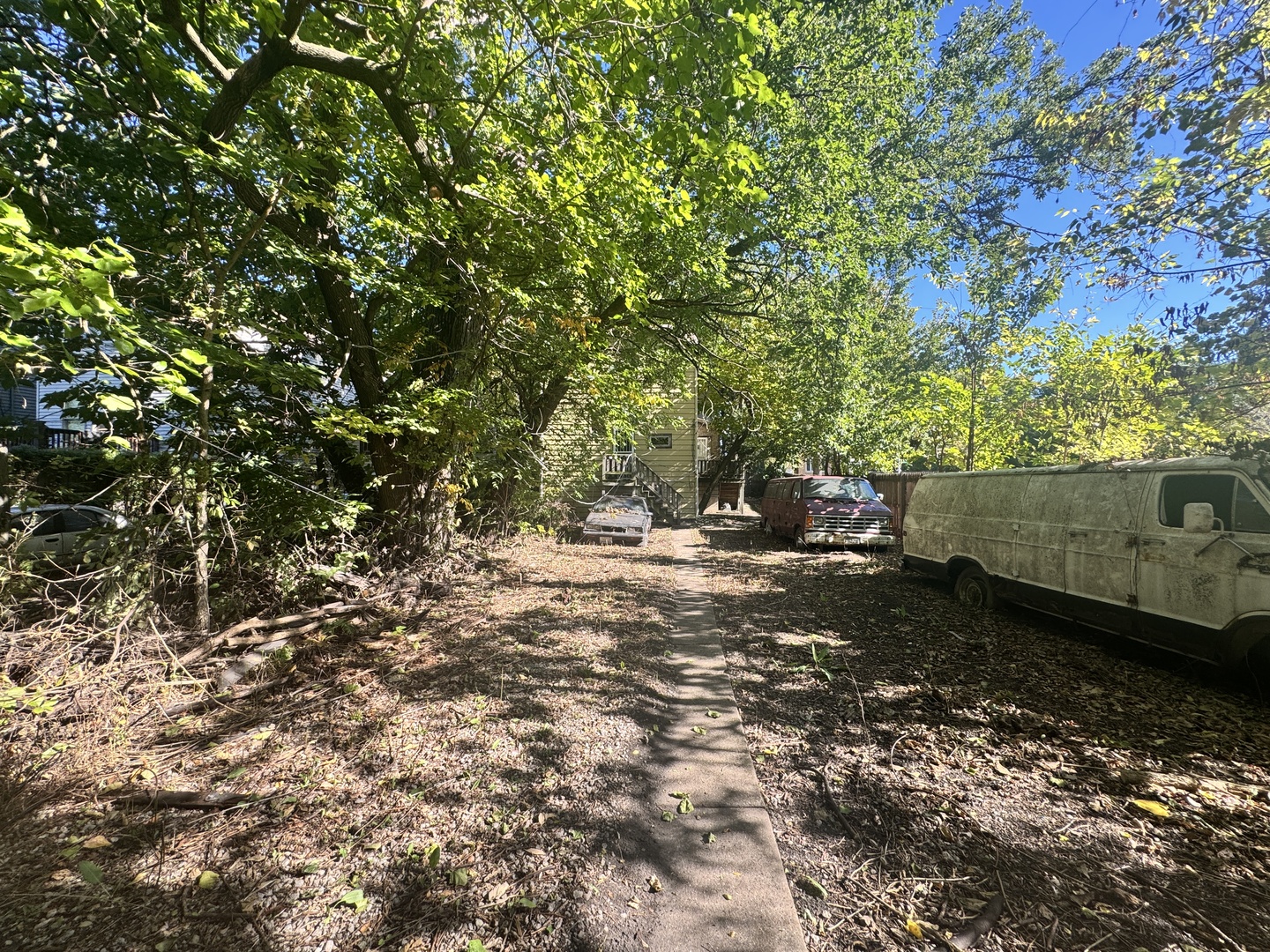 1812 N whipple Avenue