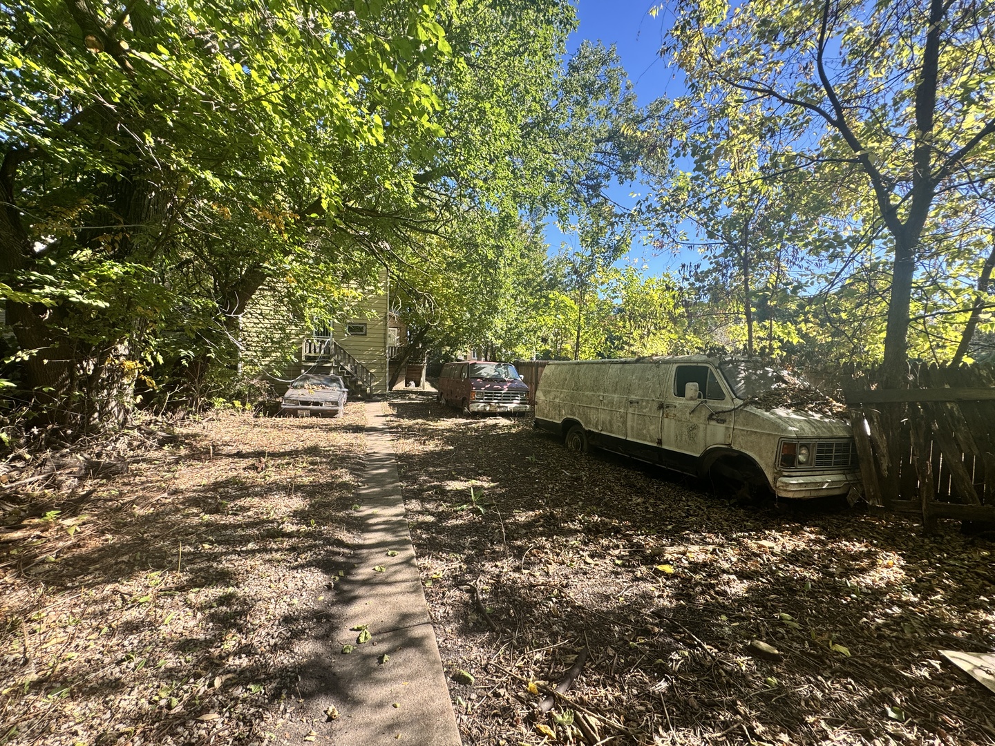 1812 N whipple Avenue