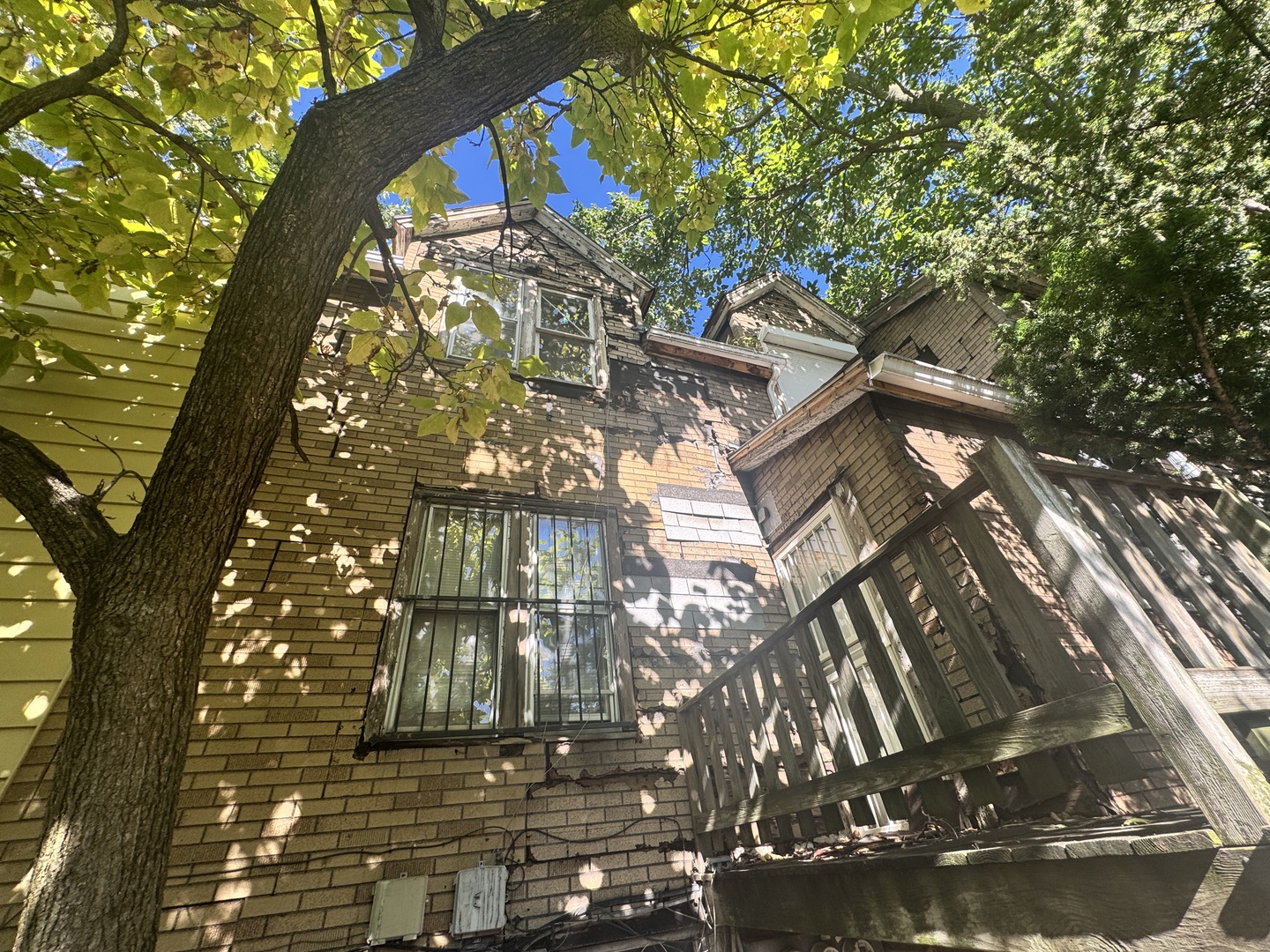 1812 N whipple Avenue