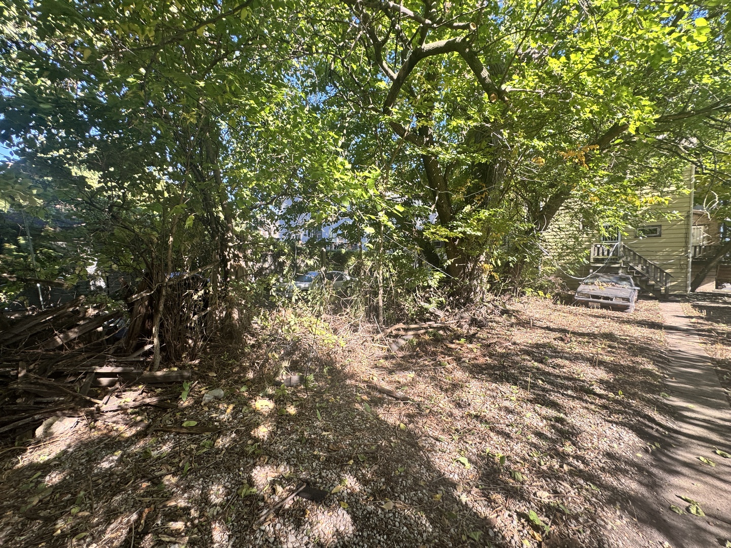 1812 N whipple Avenue