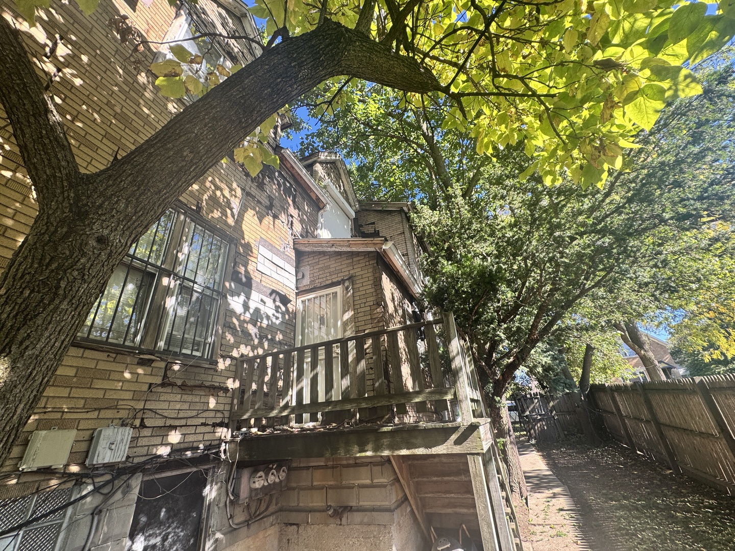 1812 N whipple Avenue