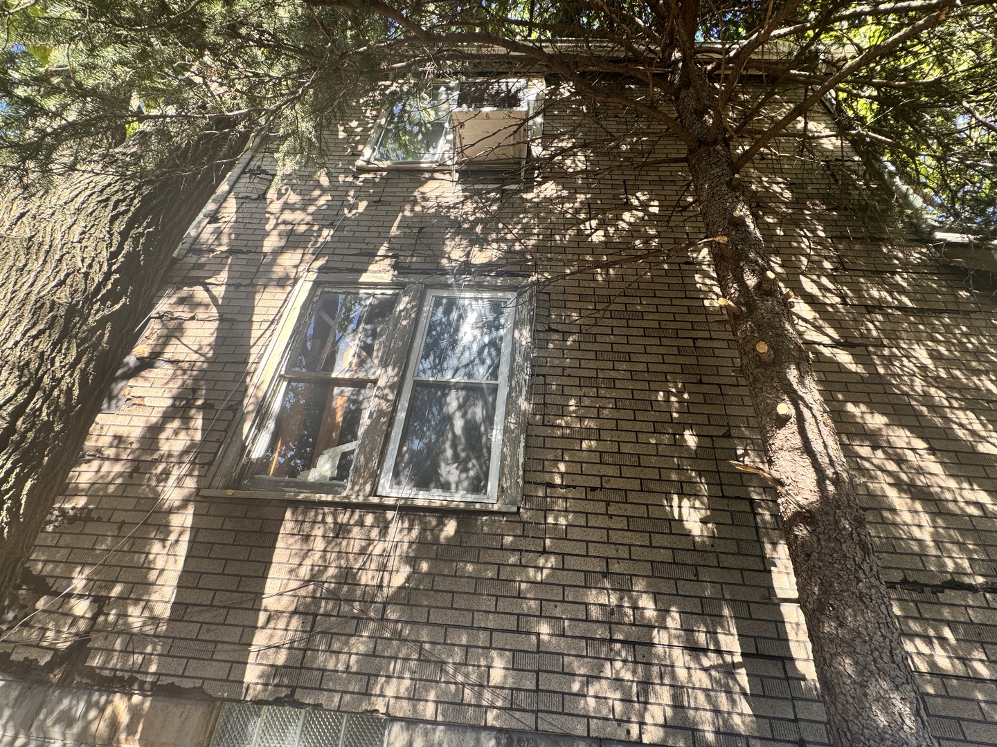 1812 N whipple Avenue