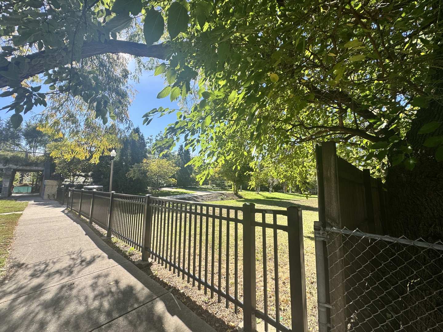 1812 N whipple Avenue