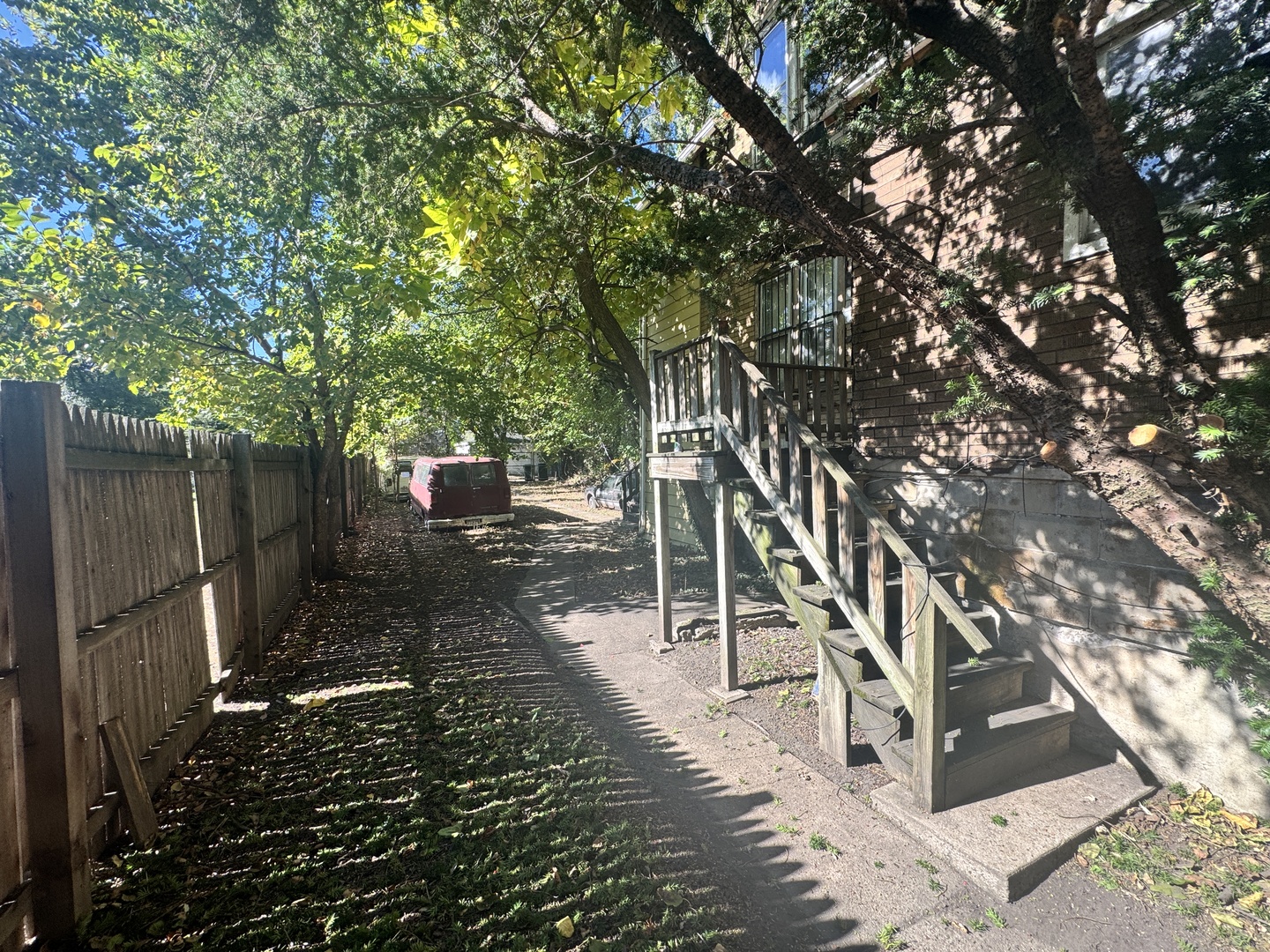 1812 N whipple Avenue