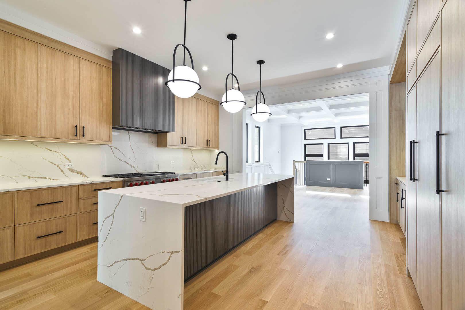 1907 W Wolfram Street