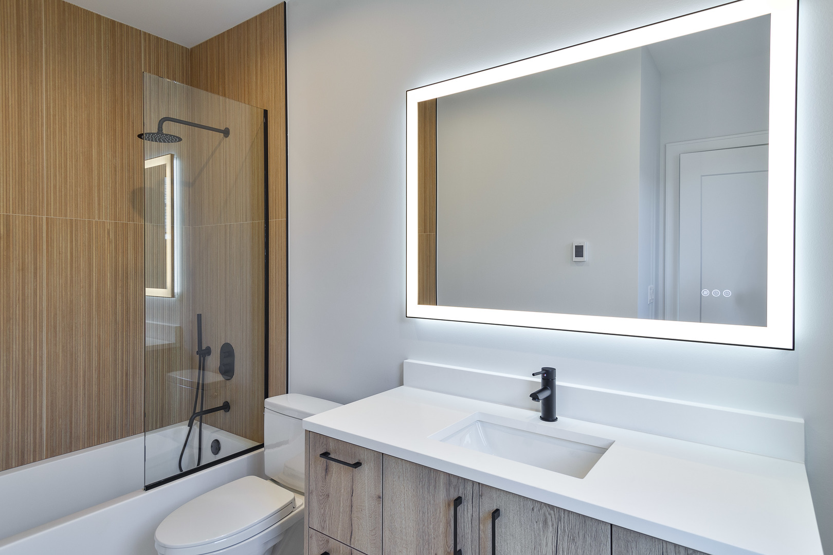 1907 W Wolfram Street