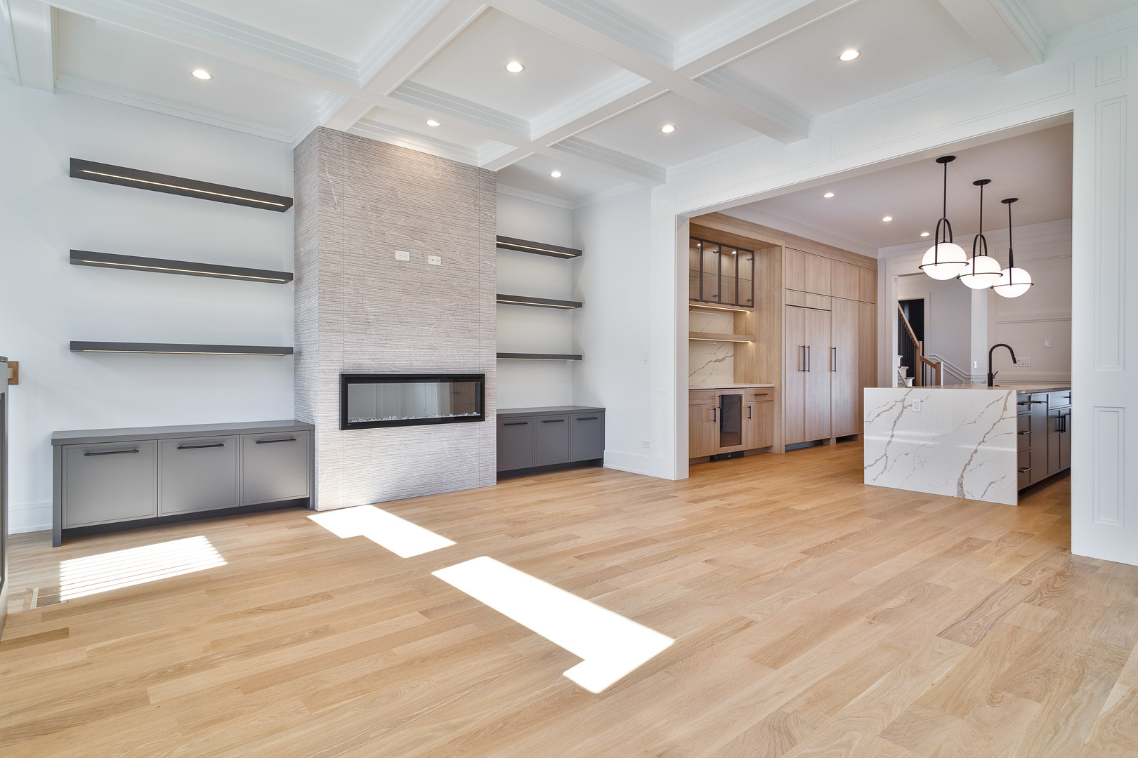 1907 W Wolfram Street