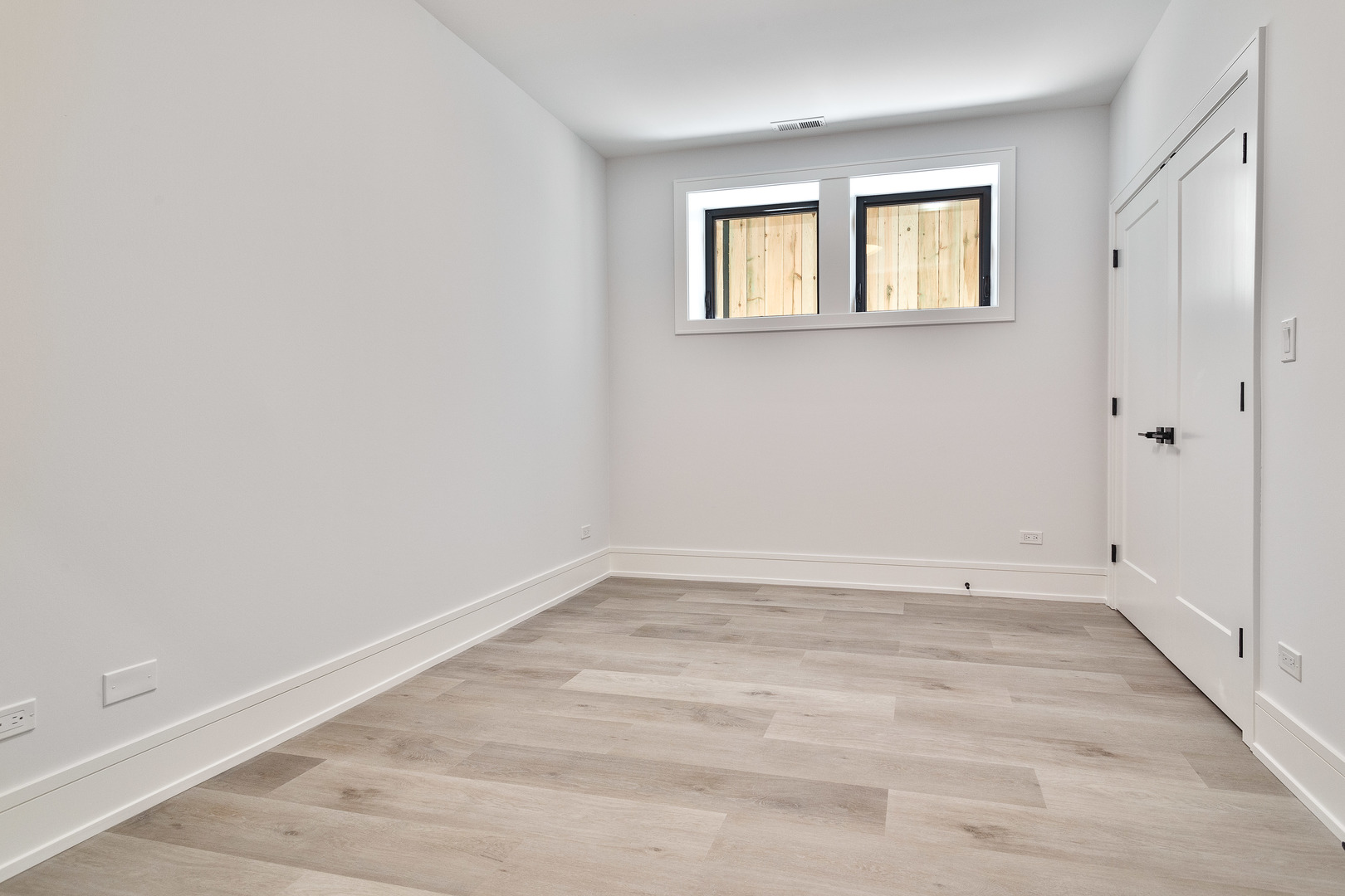 1907 W Wolfram Street