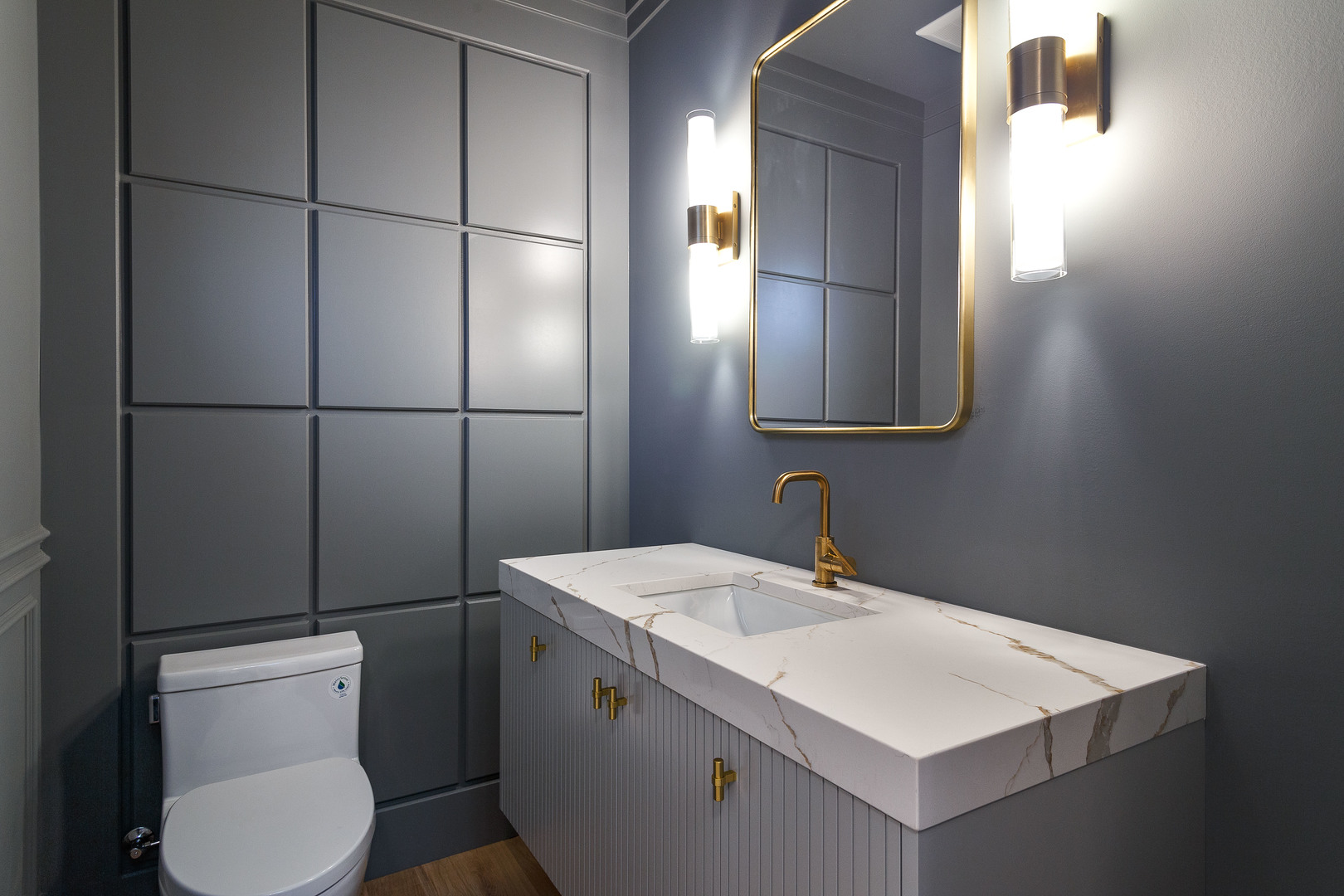 1907 W Wolfram Street