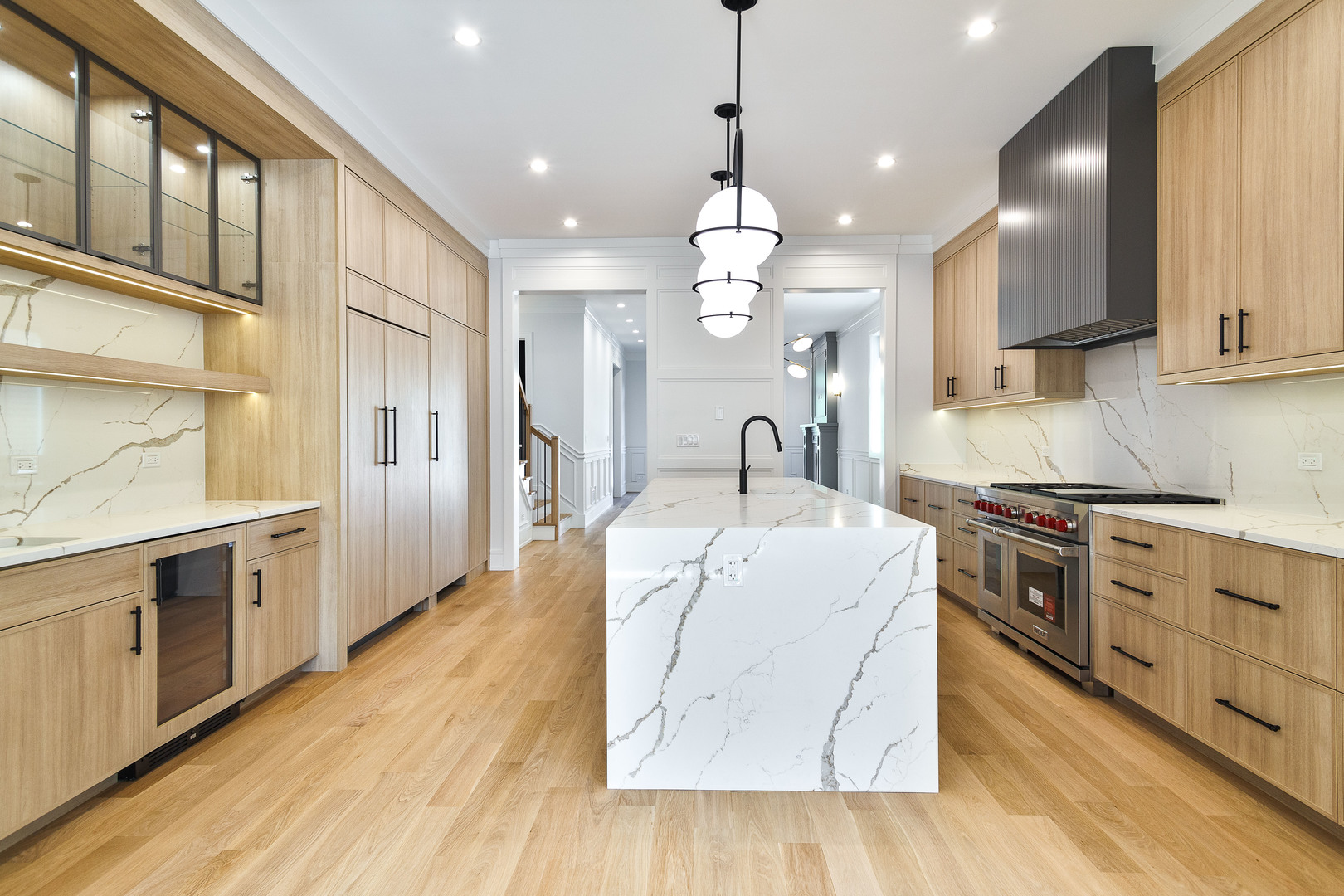 1907 W Wolfram Street