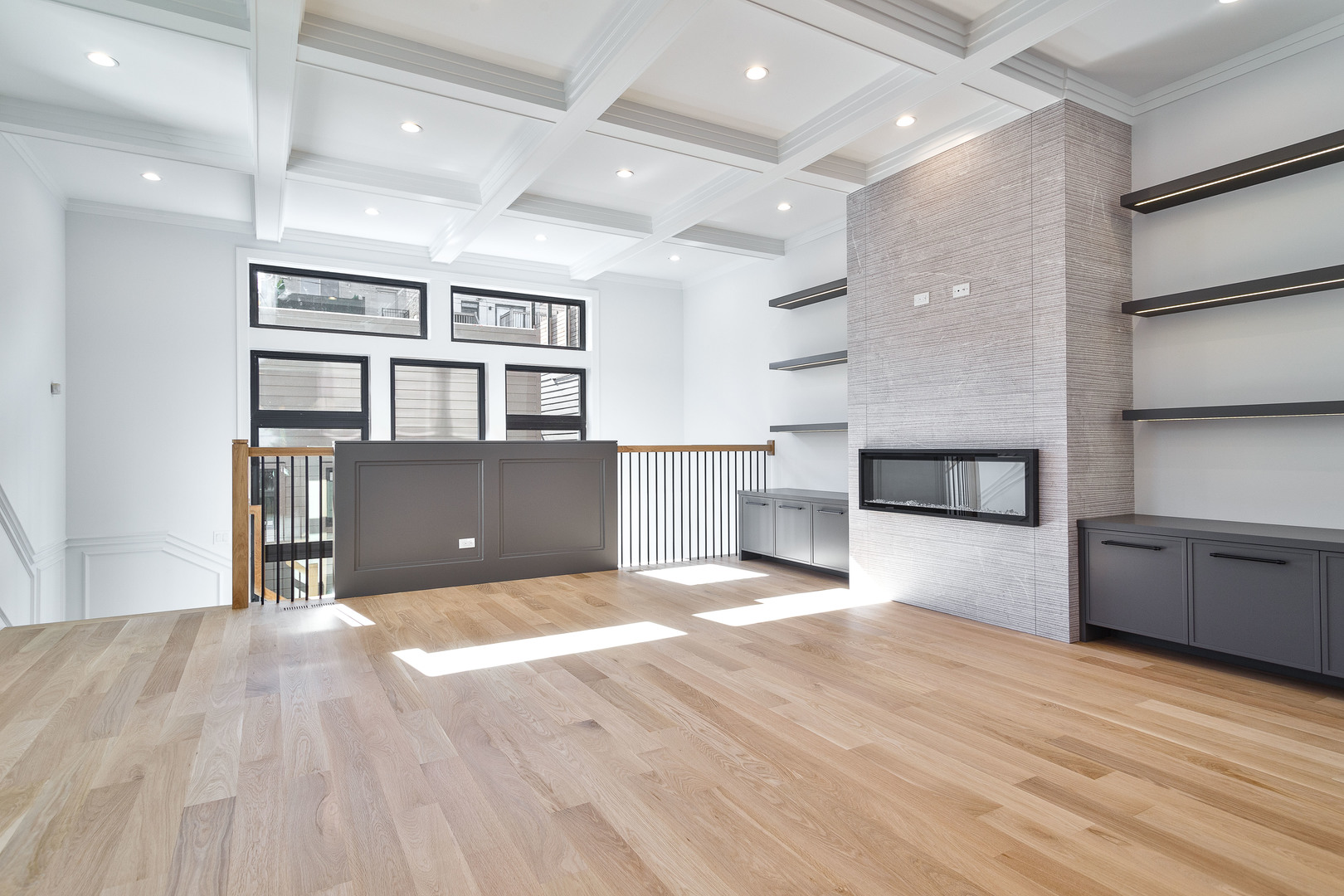 1907 W Wolfram Street