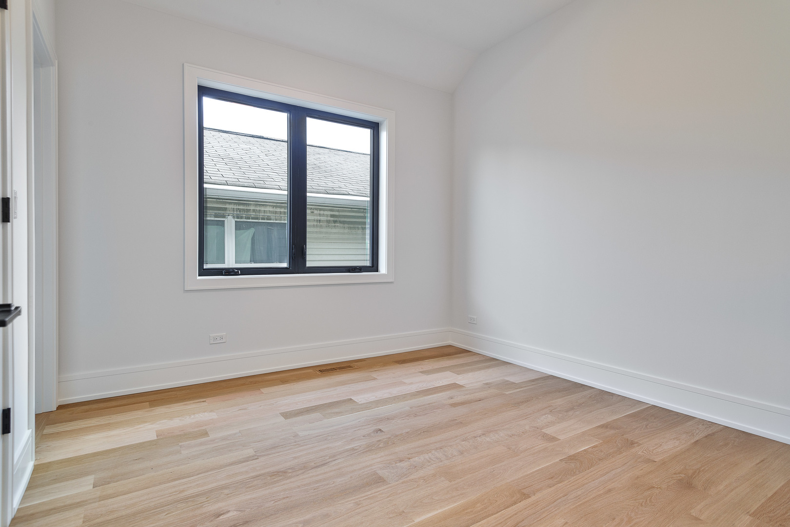 1907 W Wolfram Street