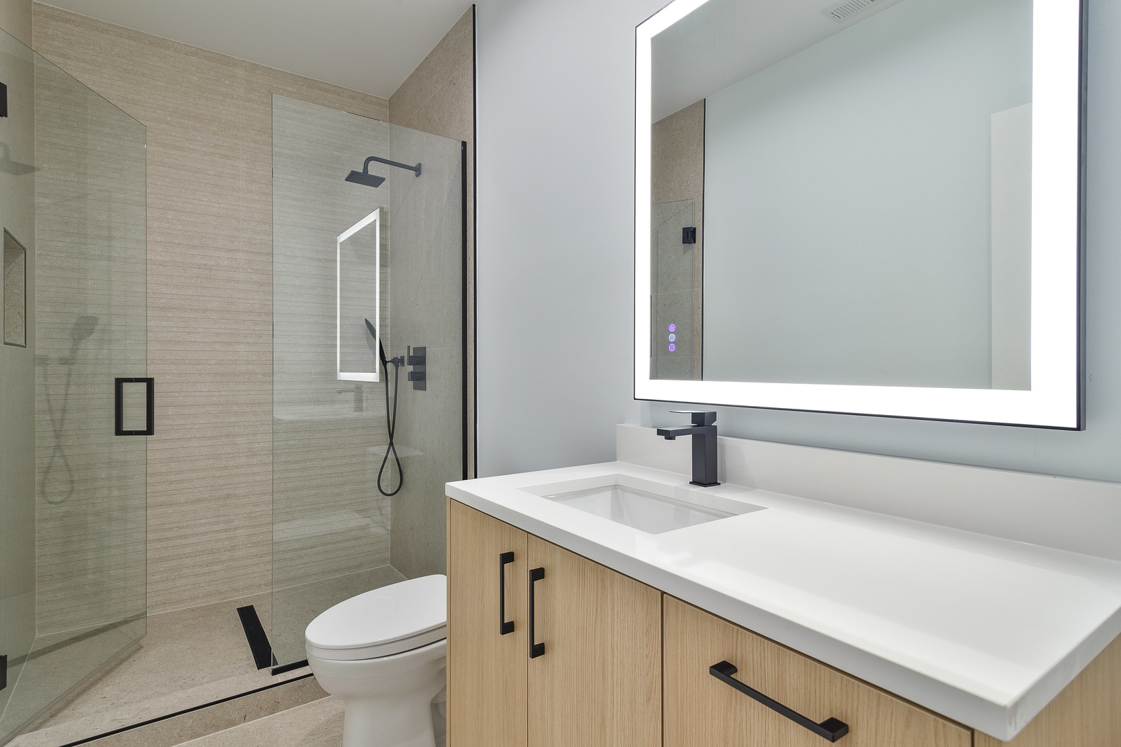 1907 W Wolfram Street