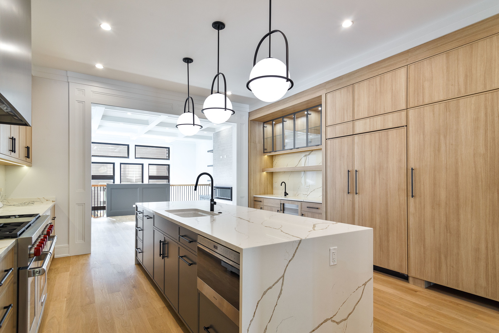 1907 W Wolfram Street