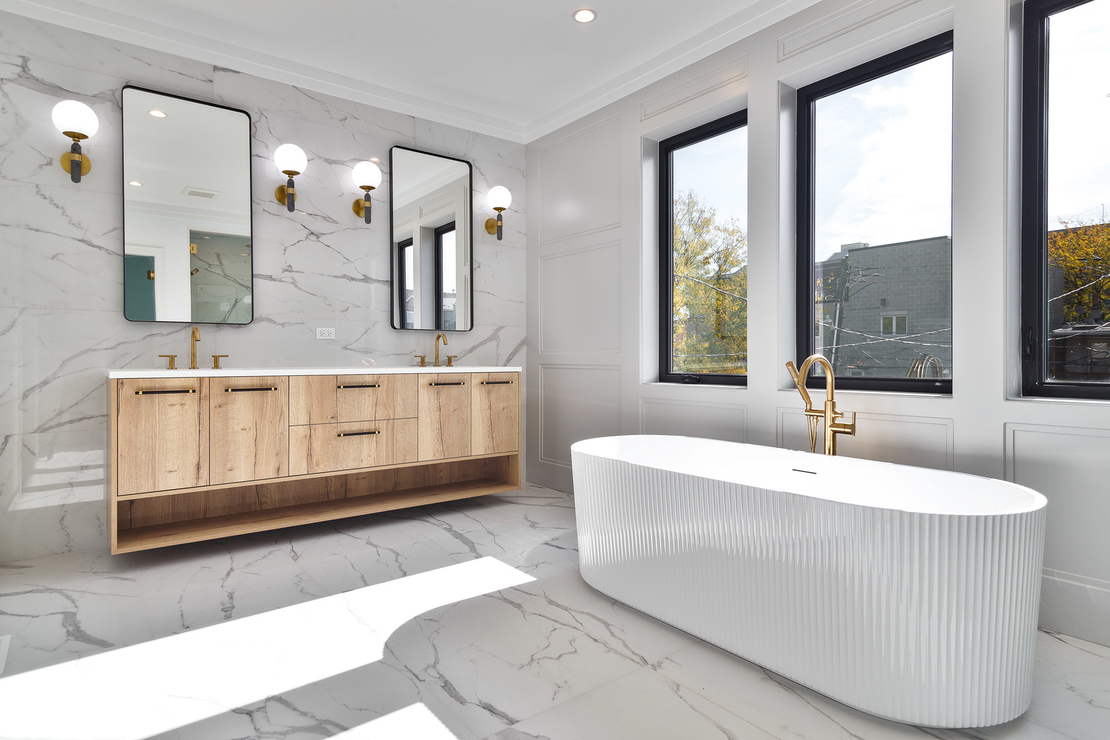 1907 W Wolfram Street