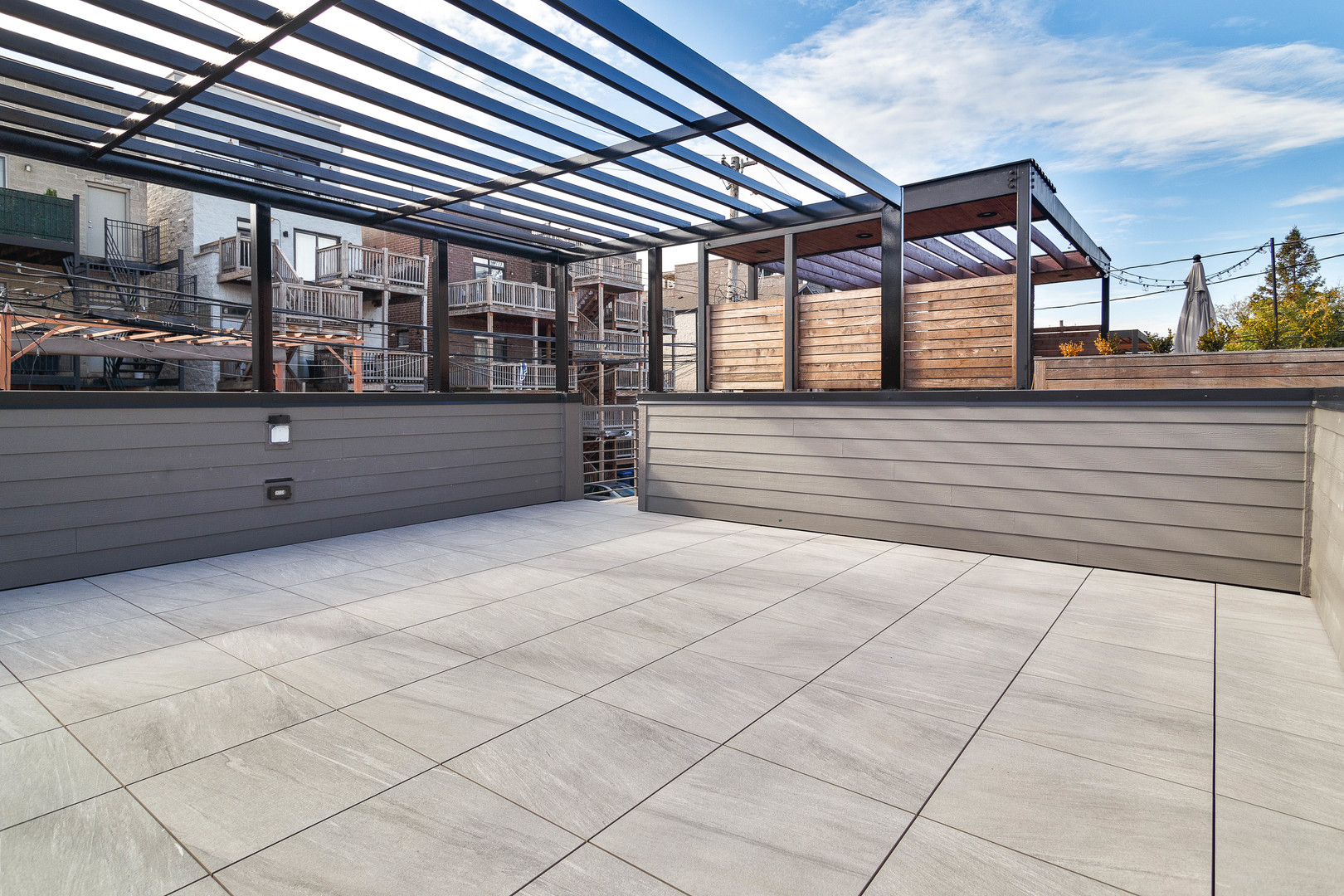 1907 W Wolfram Street