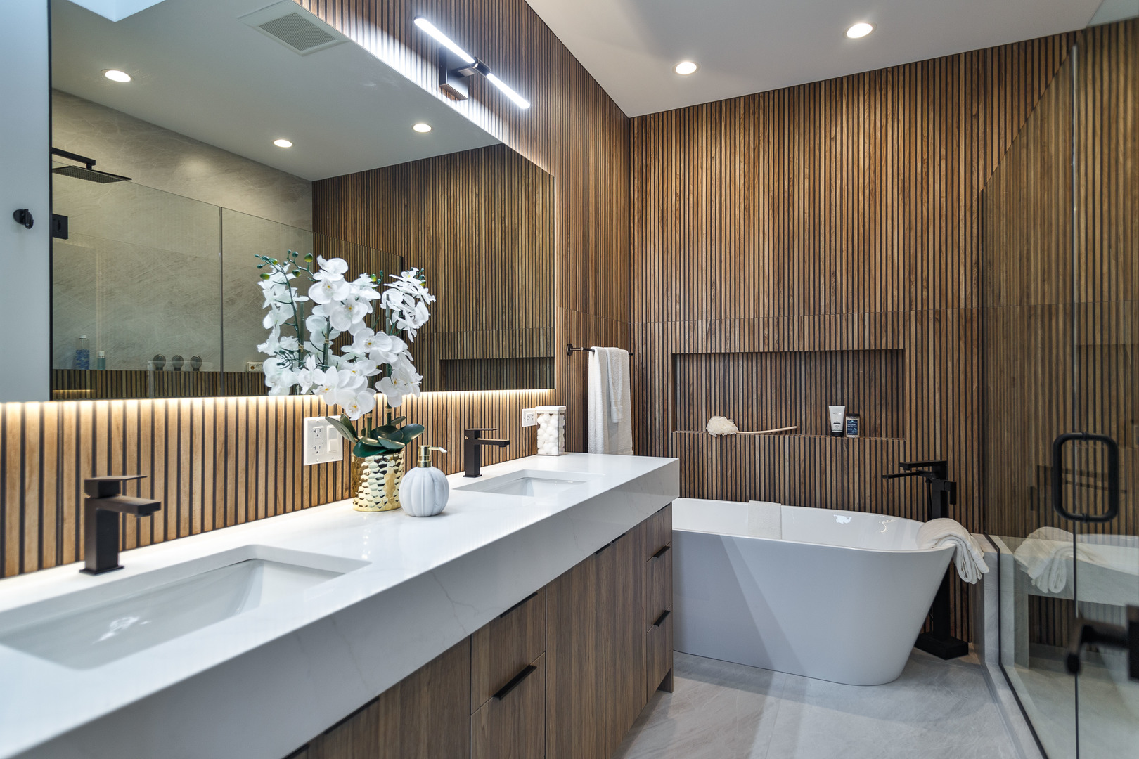 5624 N Francisco Avenue