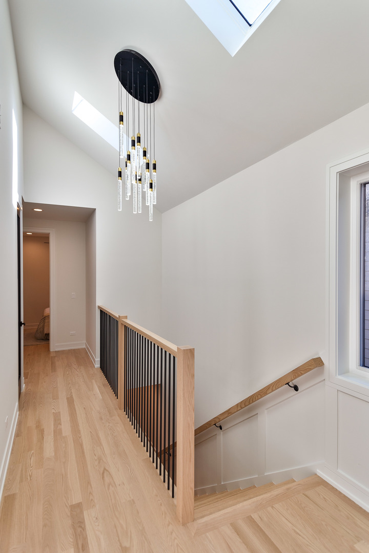 5624 N Francisco Avenue