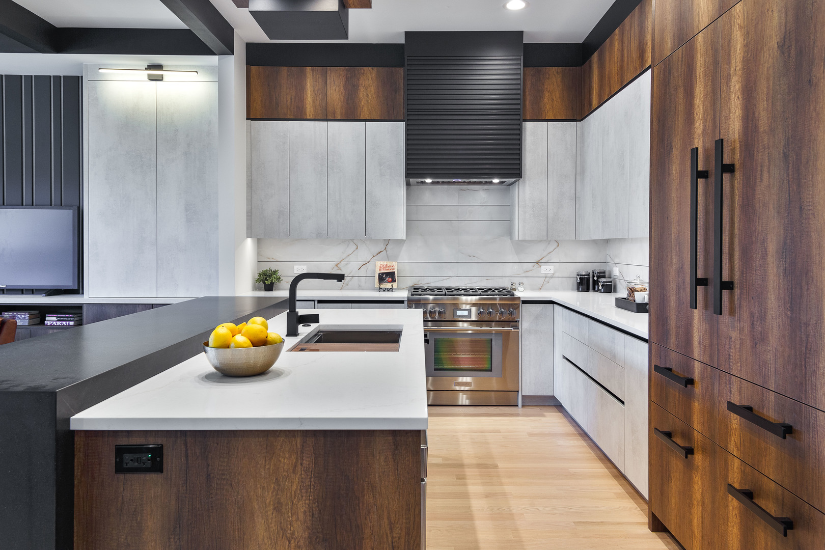 5624 N Francisco Avenue