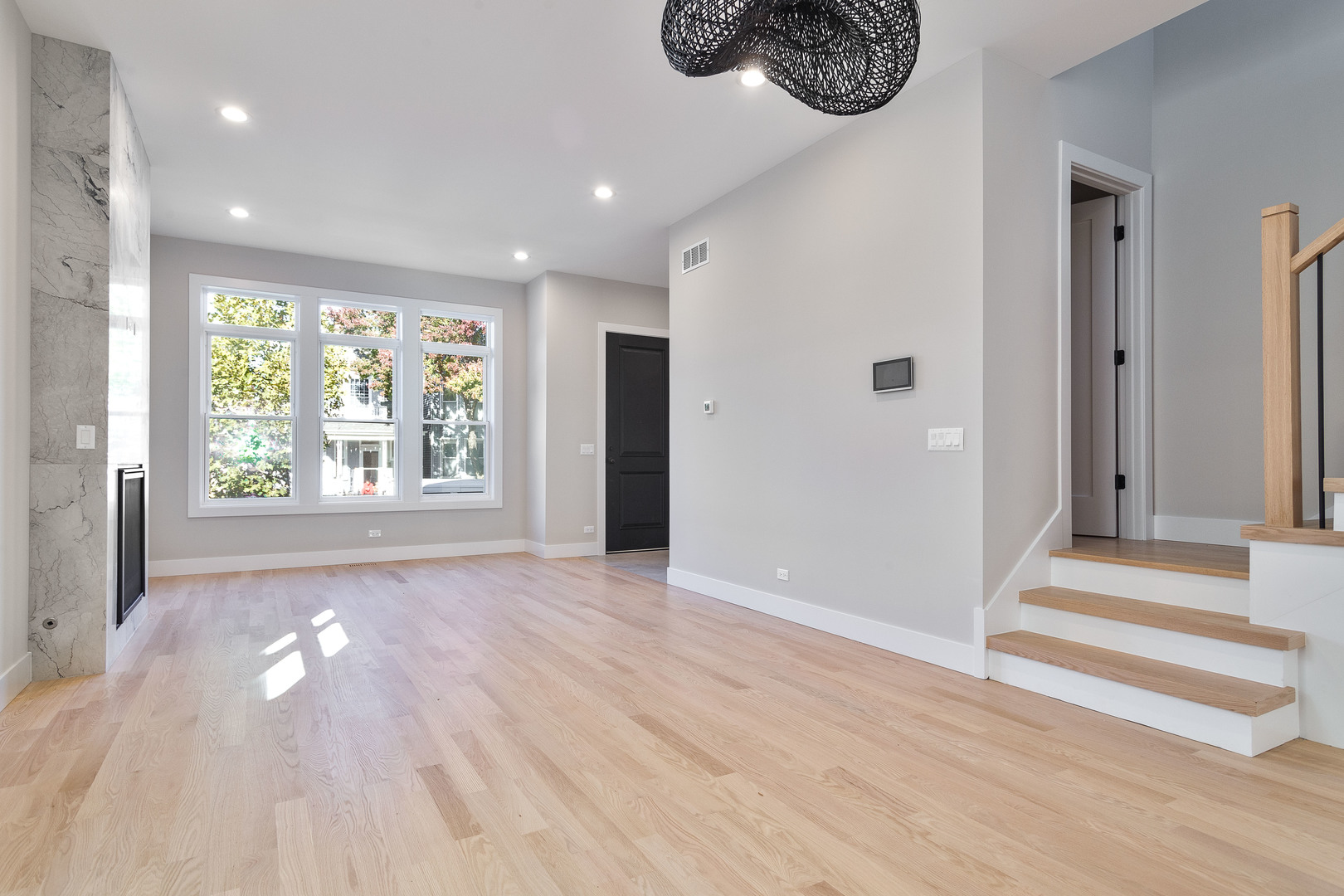 1719 W Foster Avenue