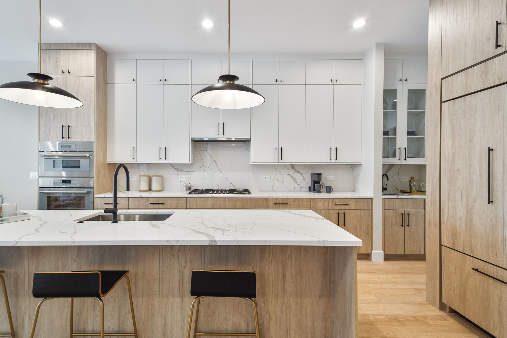 1719 W Foster Avenue