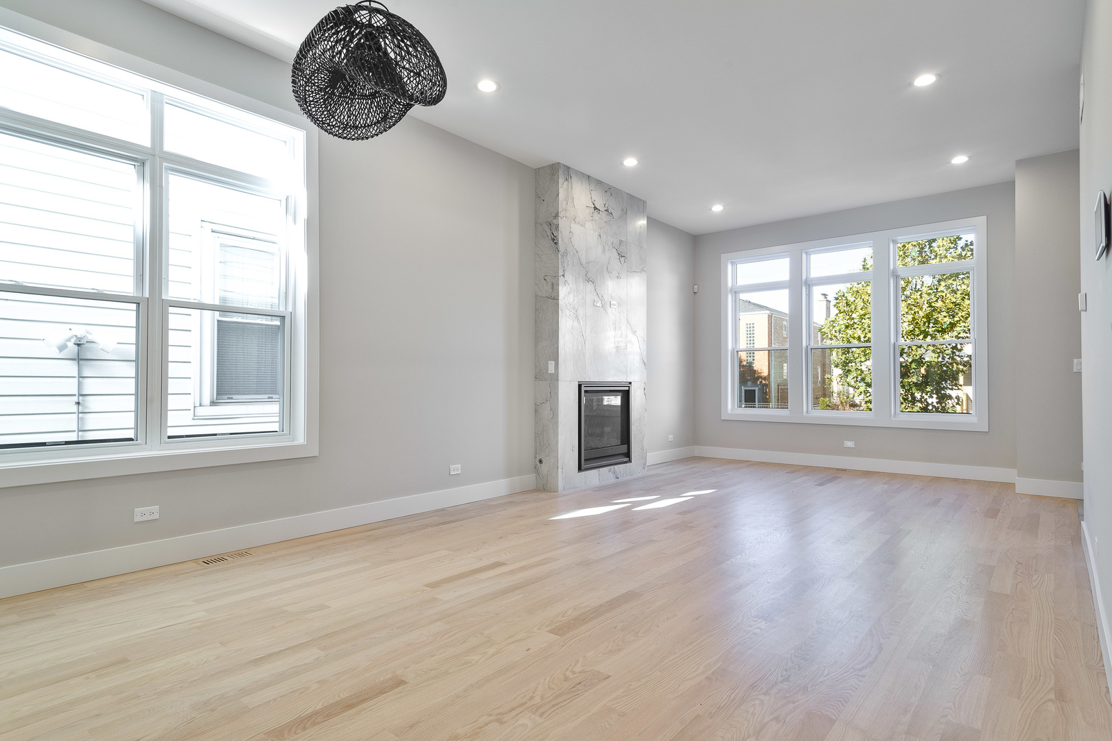 1719 W Foster Avenue