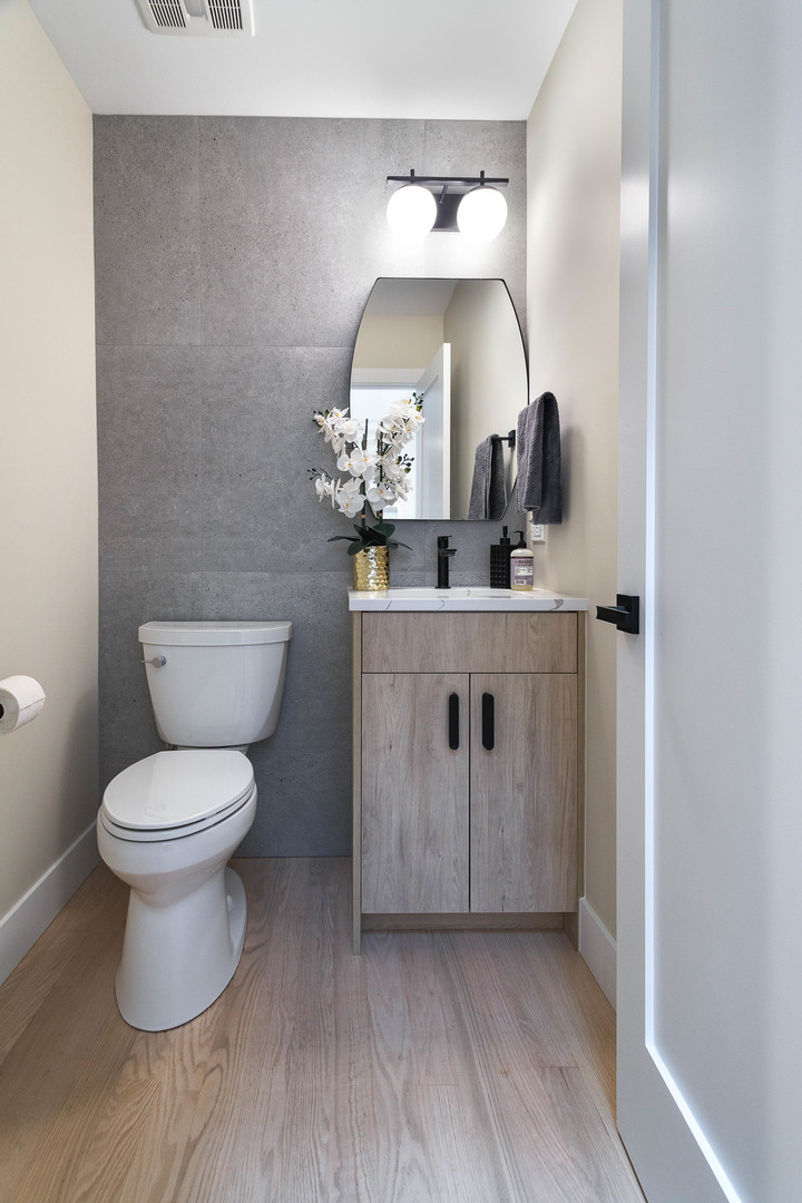 1719 W Foster Avenue