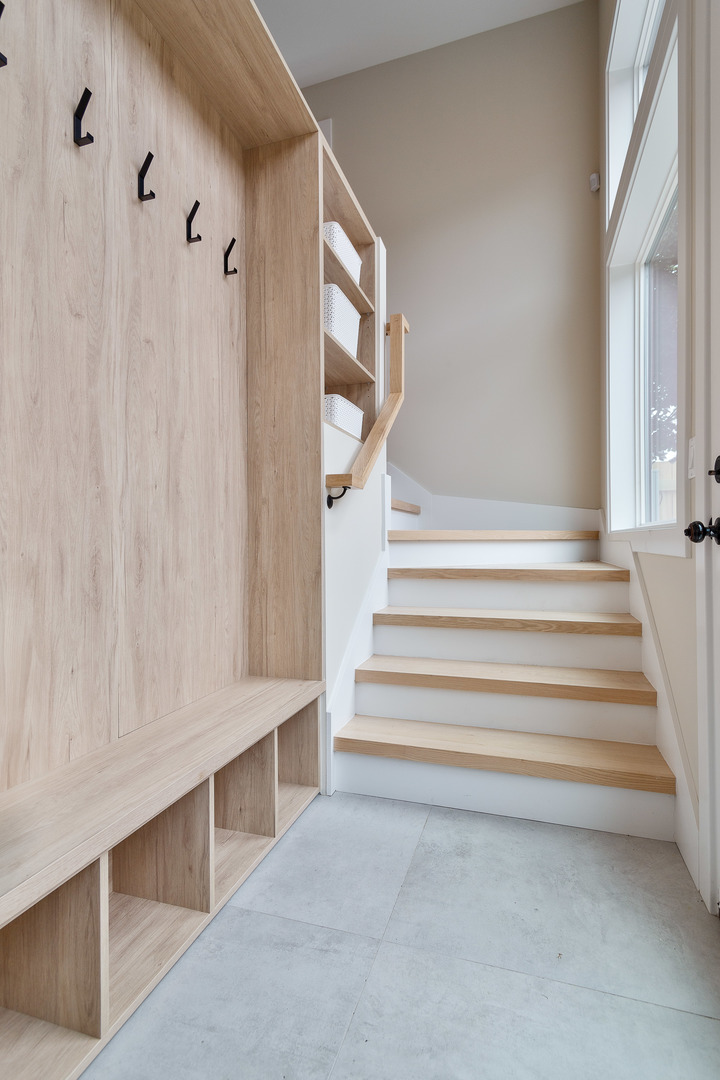 1719 W Foster Avenue