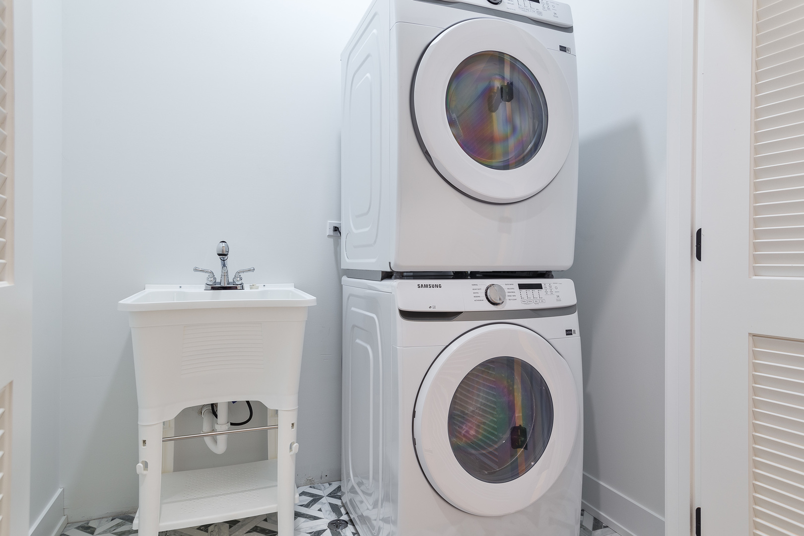 2417 W Walton Street Unit: 3