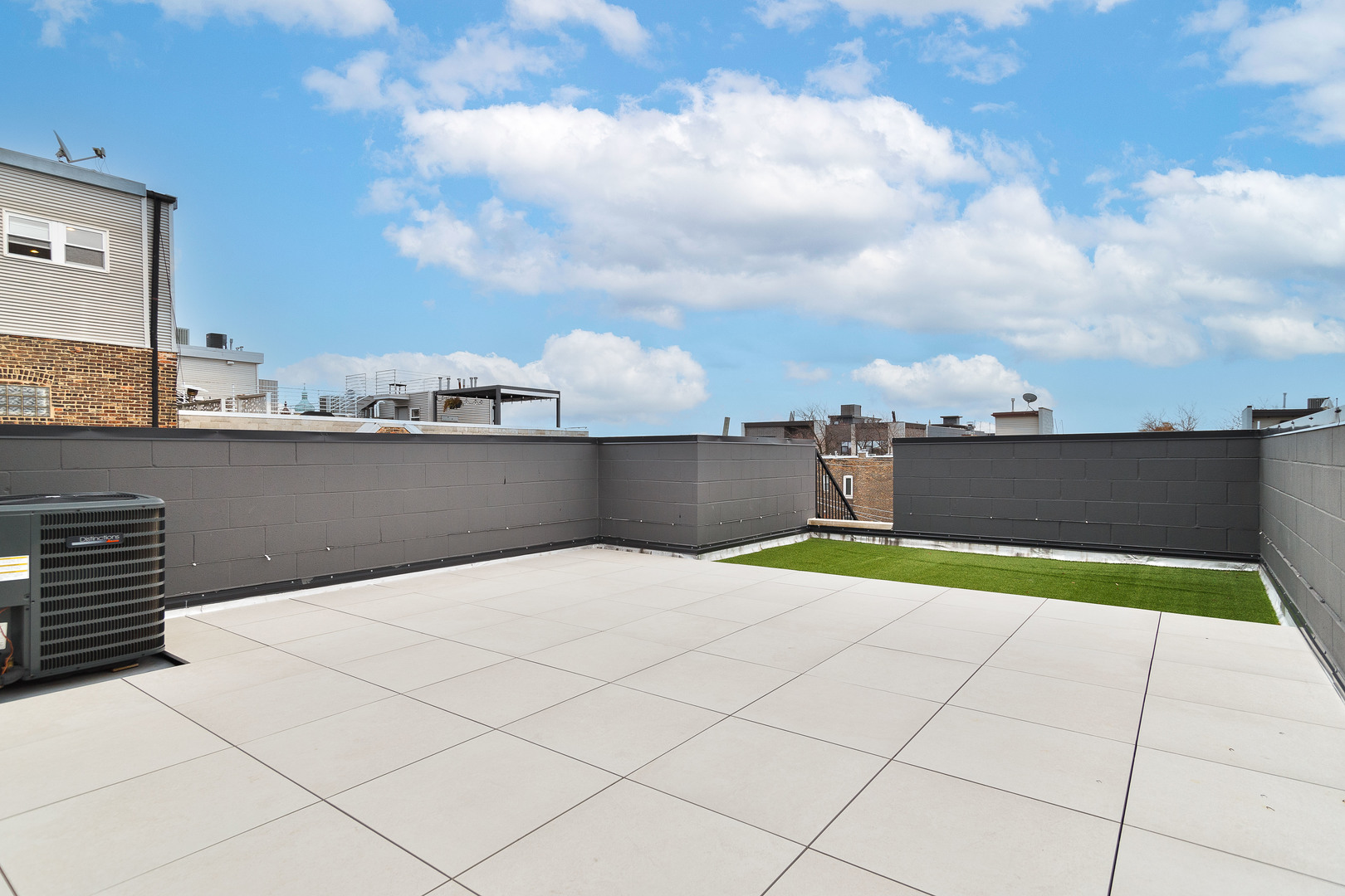 2417 W Walton Street Unit: 3