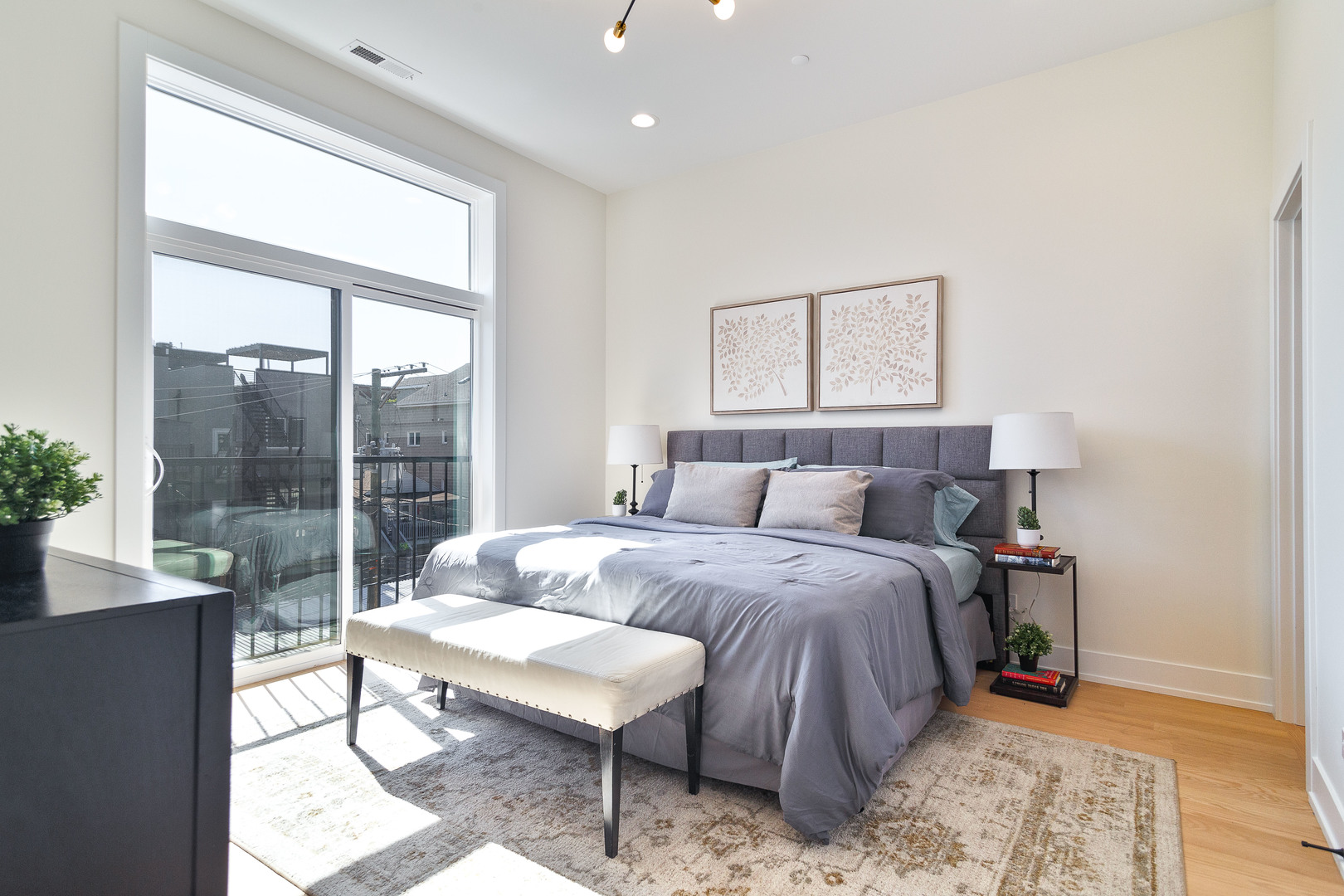 2417 W Walton Street Unit: 3