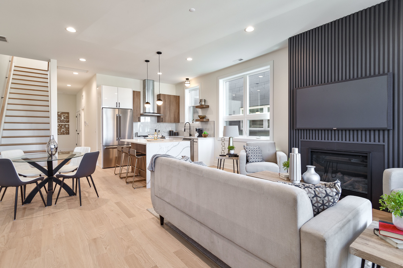 2417 W Walton Street Unit: 3