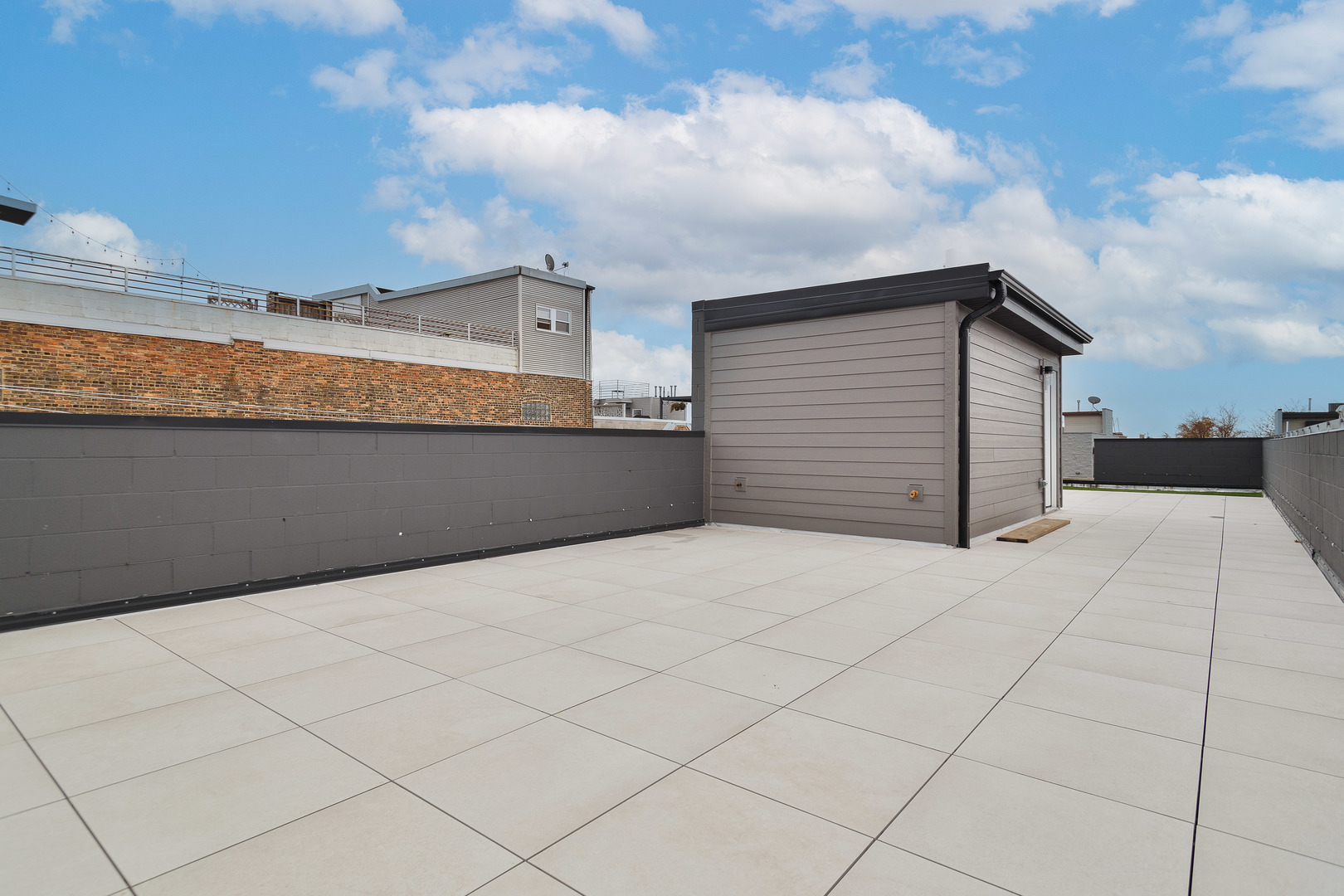 2417 W Walton Street Unit: 3