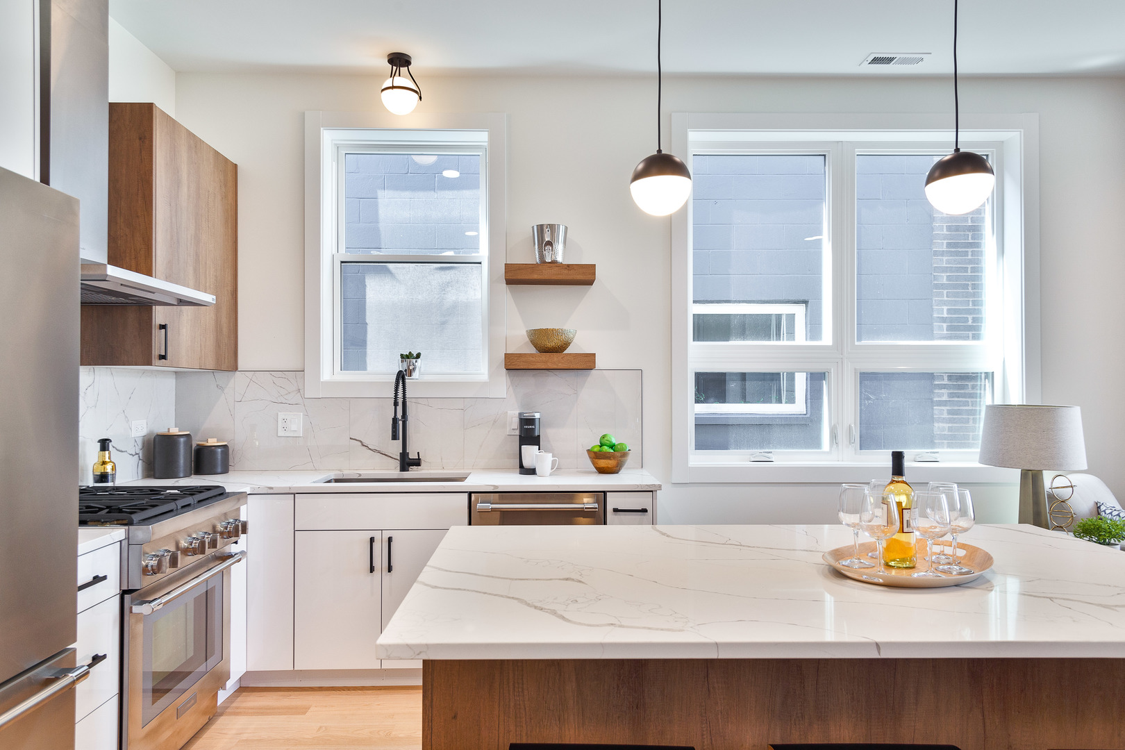 2417 W Walton Street Unit: 3