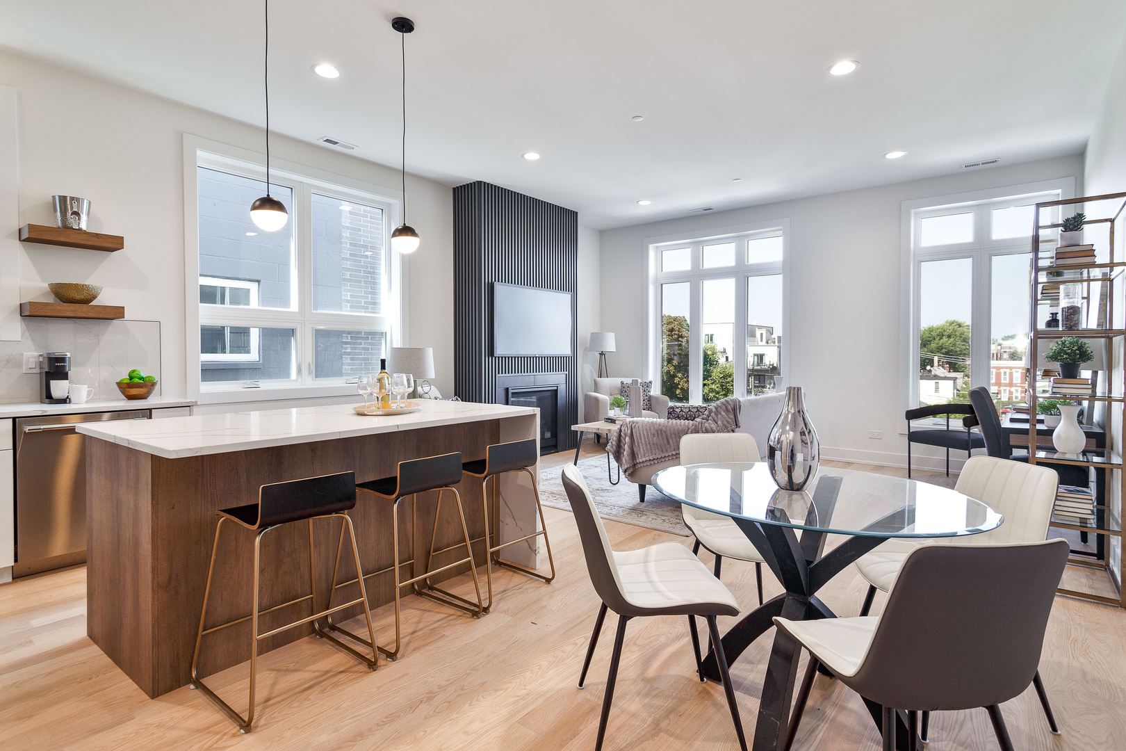 2417 W Walton Street Unit: 3