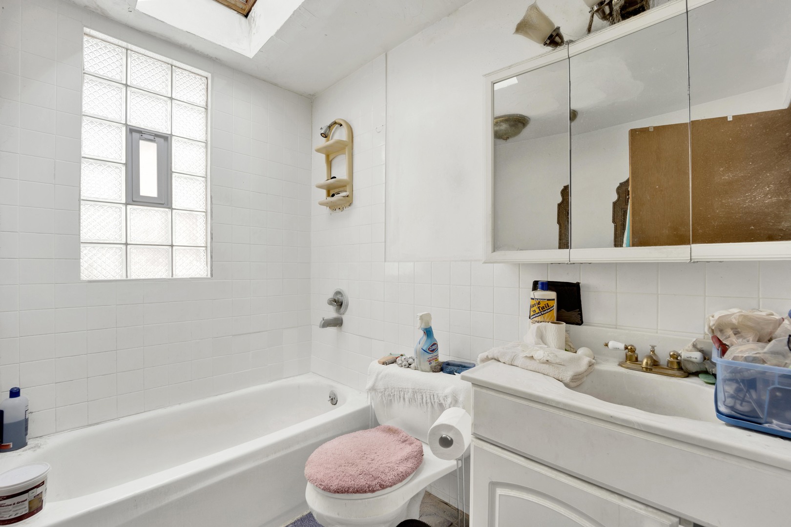 3748 N Sacramento Avenue