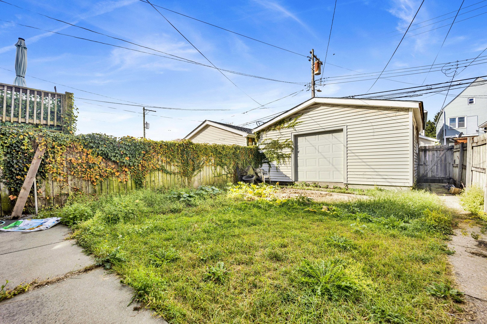 3748 N Sacramento Avenue